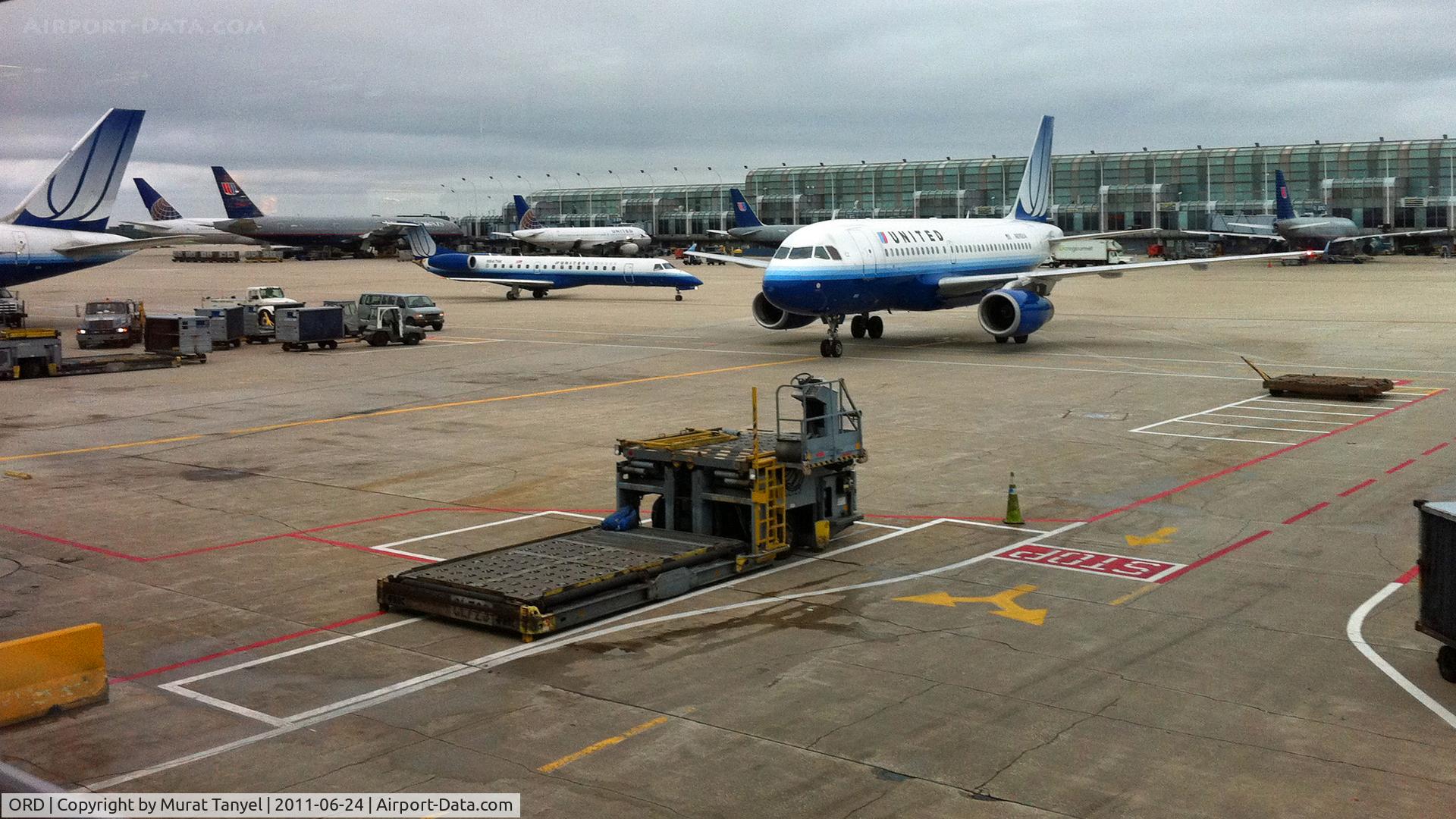 Chicago O'hare International Airport (ORD) - A United A320 approaching the gate to take me to Vancouver