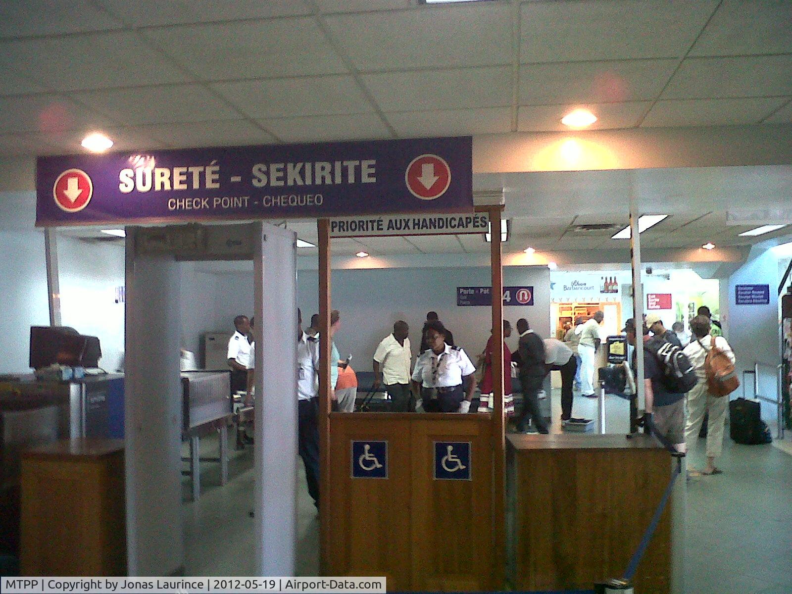 Port-au-Prince International Airport (Toussaint Louverture Int'l), Port-au-Prince Haiti (MTPP) - American Departure at the Toussaint Louverture International Airport of Port-au-Prince (PAP)