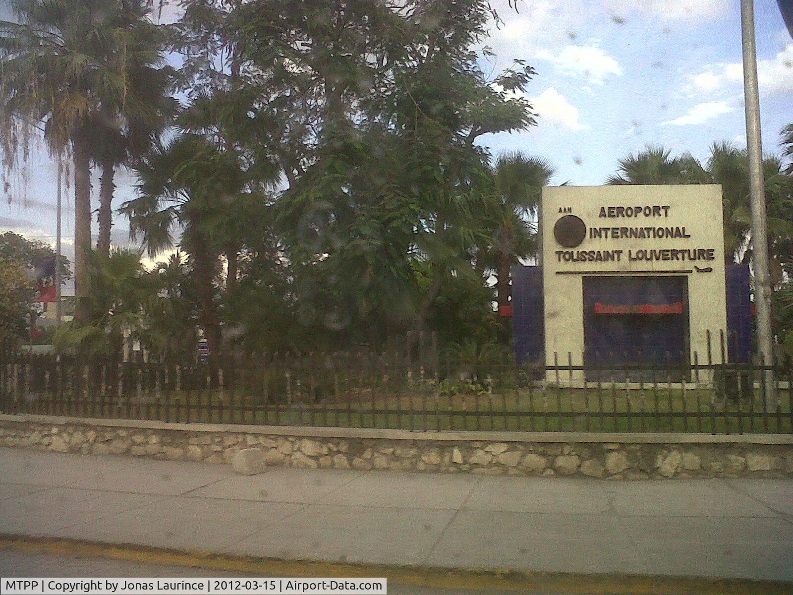 Port-au-Prince International Airport (Toussaint Louverture Int'l), Port-au-Prince Haiti (MTPP) - The entrance of the  Toussaint Louverture International Airport of Port-au-Prince (PAP)