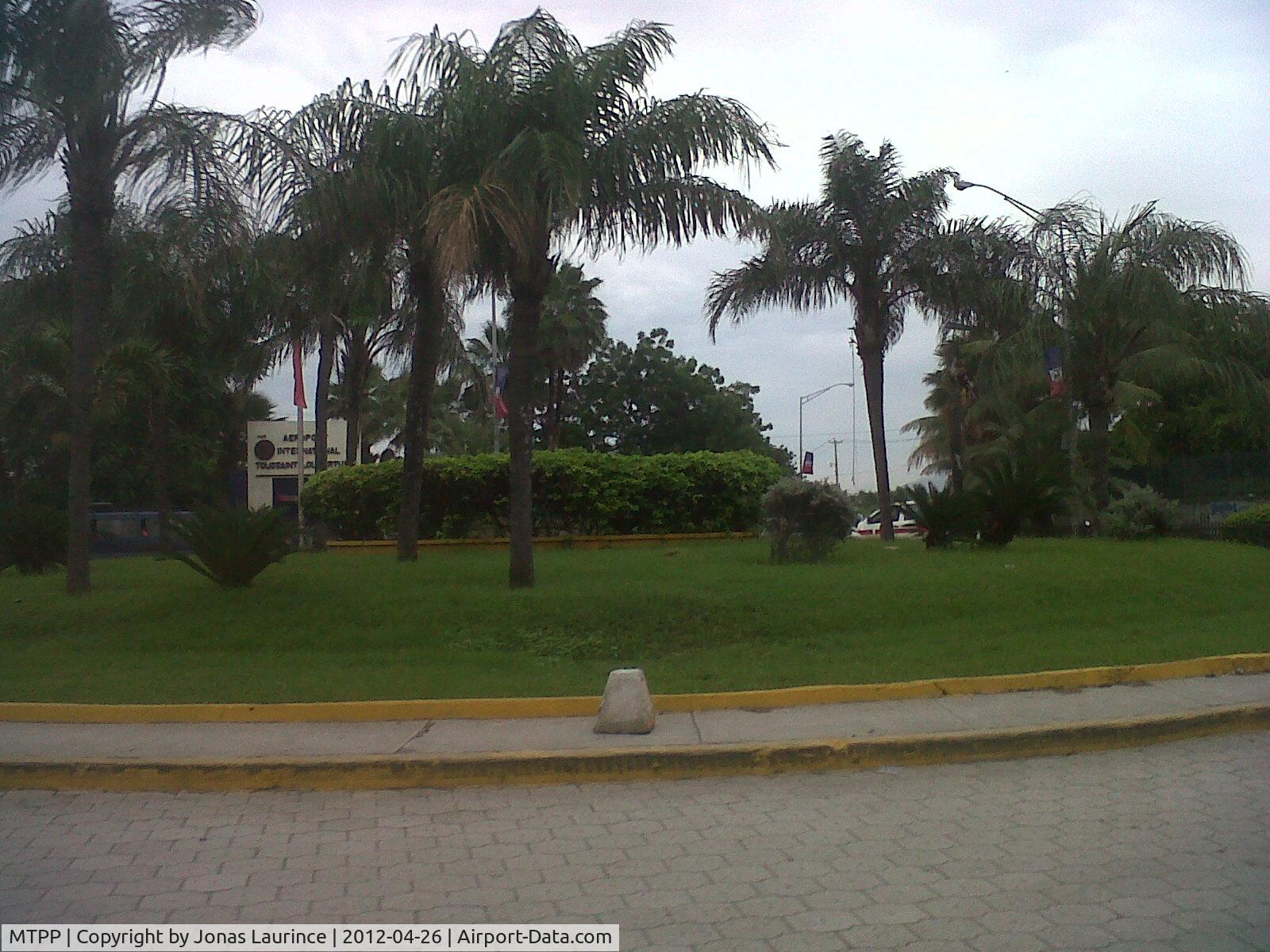 Port-au-Prince International Airport (Toussaint Louverture Int'l), Port-au-Prince Haiti (MTPP) - The entrance of the Toussaint Louverture International Airport of Port-au-Prince (PAP)