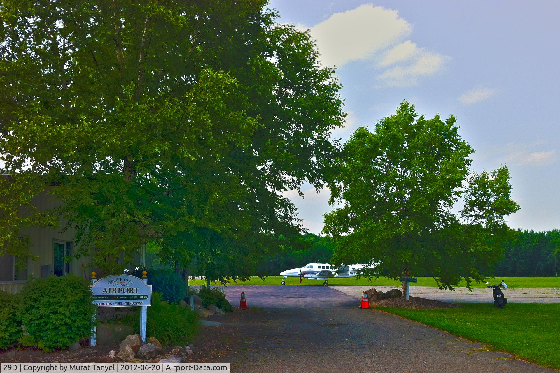 Grove City Airport (29D) - The airport sign