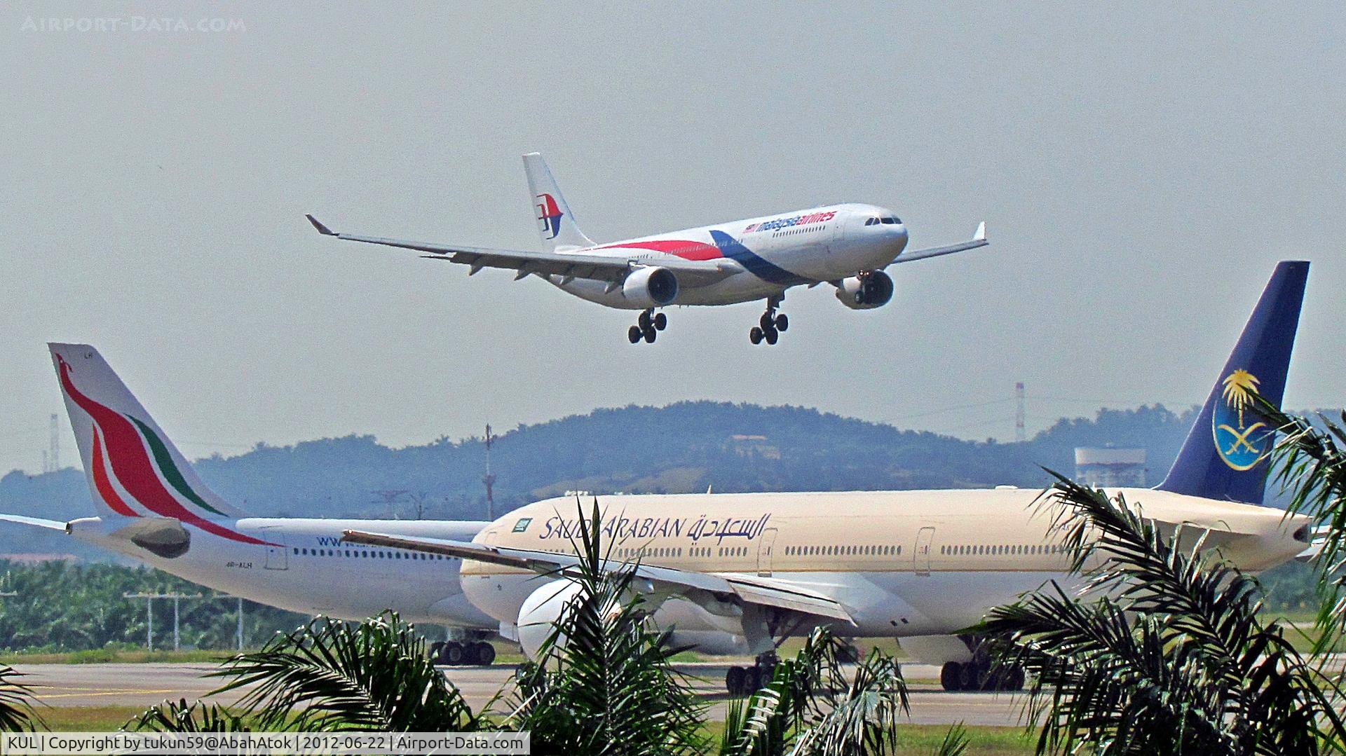 Kuala Lumpur International Airport, Sepang, Selangor Malaysia (KUL) - Kuala Lumpur International Airport (KLIA) Runway 14L