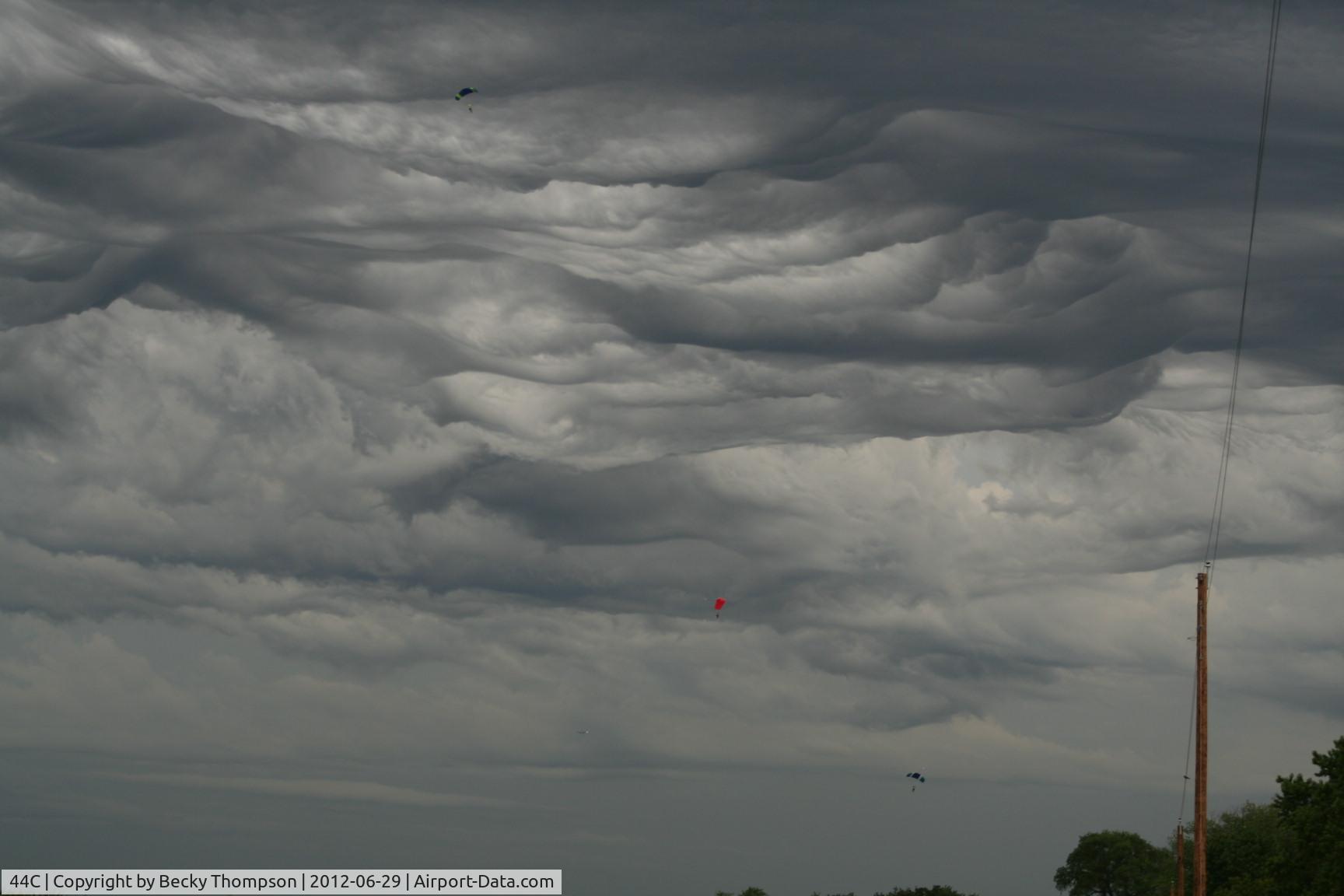 Beloit Airport (44C) - 3rd & final photo showing only the last parachuter.
