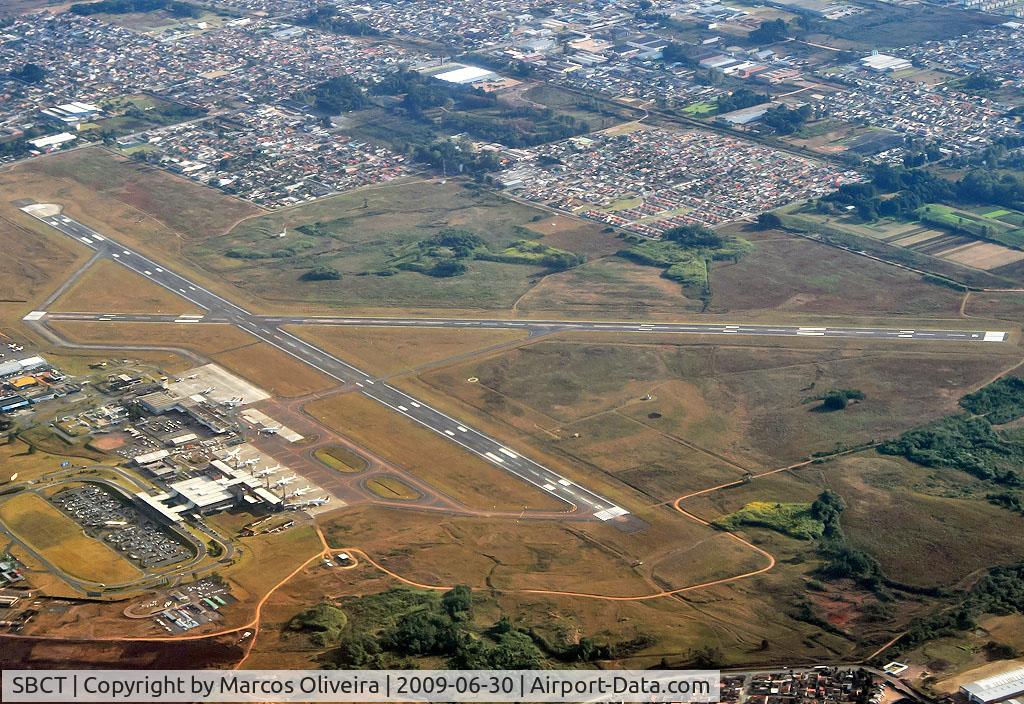 Afonso Pena International Airport, Curitiba, Paraná Brazil (SBCT) - Departing to Rio de Janeiro with a overview of Curitiba International Airport