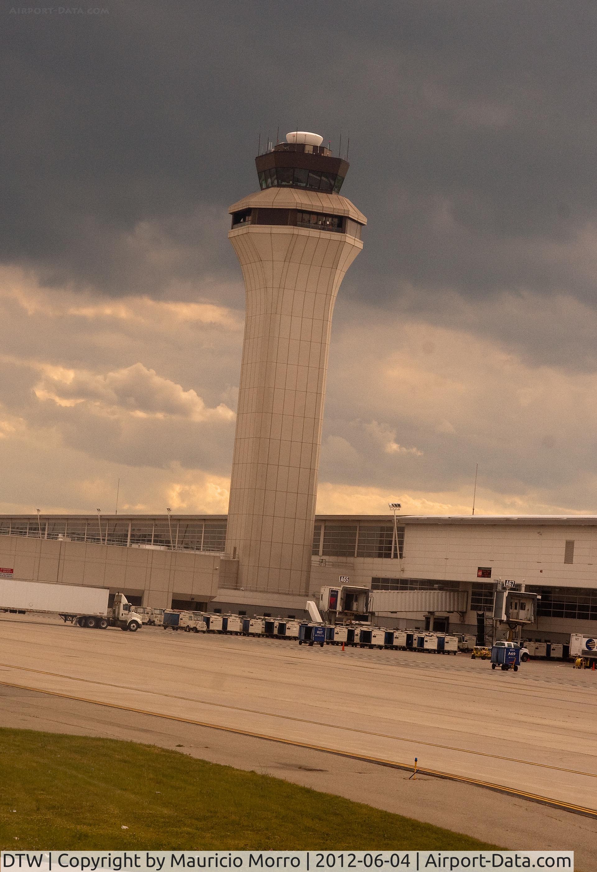 Detroit Metropolitan Wayne County Airport (DTW) - Tower at DTW