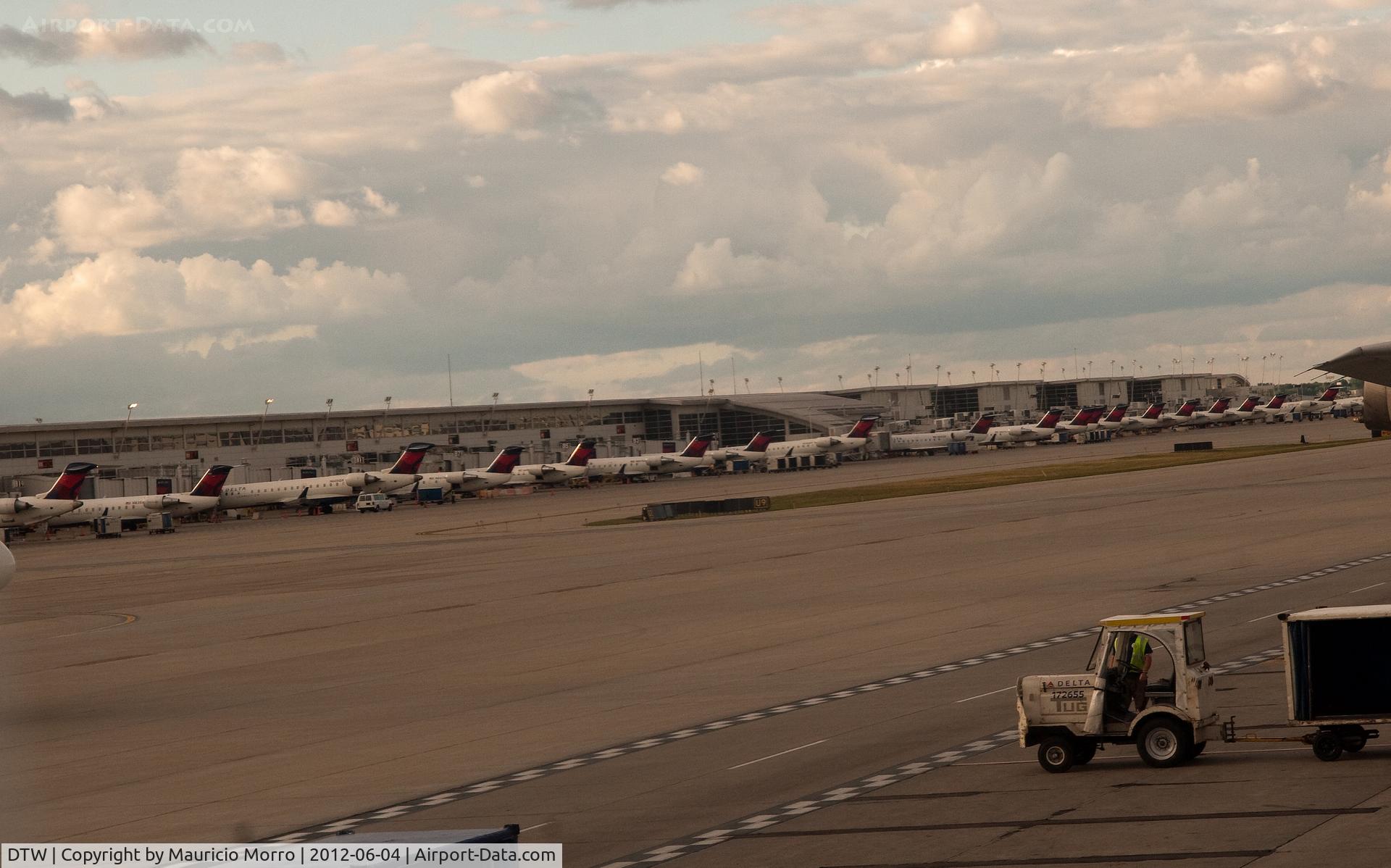 Detroit Metropolitan Wayne County Airport (DTW) - Line Up of Deltas at Detroit Metro