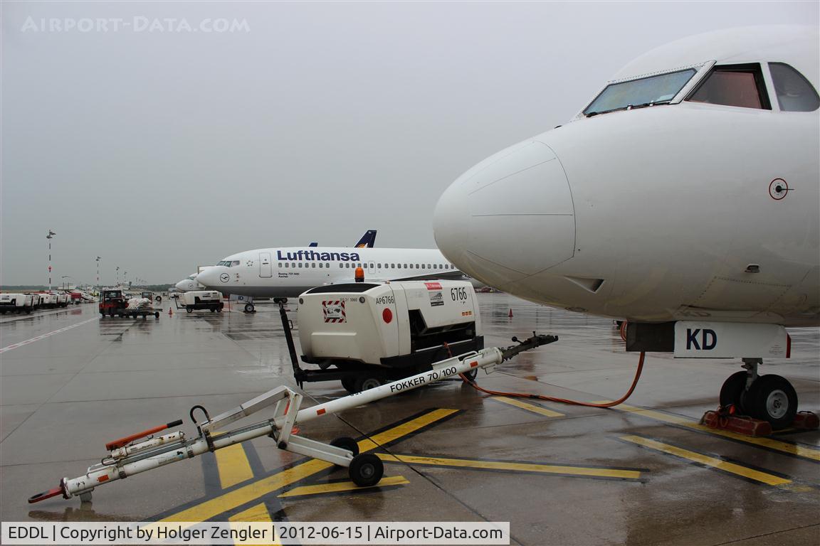 Düsseldorf International Airport, Düsseldorf Germany (EDDL) - Wet apron......(silly, yes, but I haven´t got a better idea!)