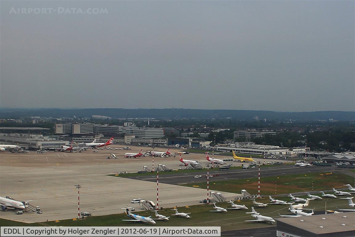 Düsseldorf International Airport, Düsseldorf Germany (EDDL) - Western parts of DUS at low approach for rwy 05R...