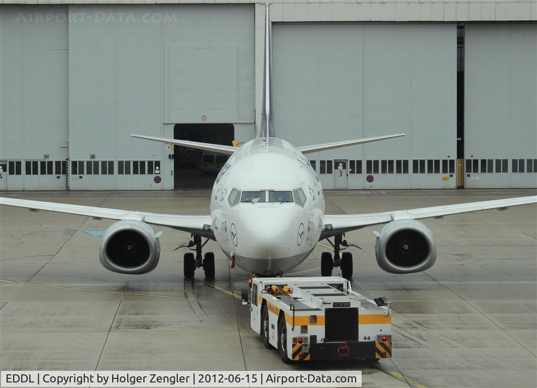 Düsseldorf International Airport, Düsseldorf Germany (EDDL) - Next push back is already running....