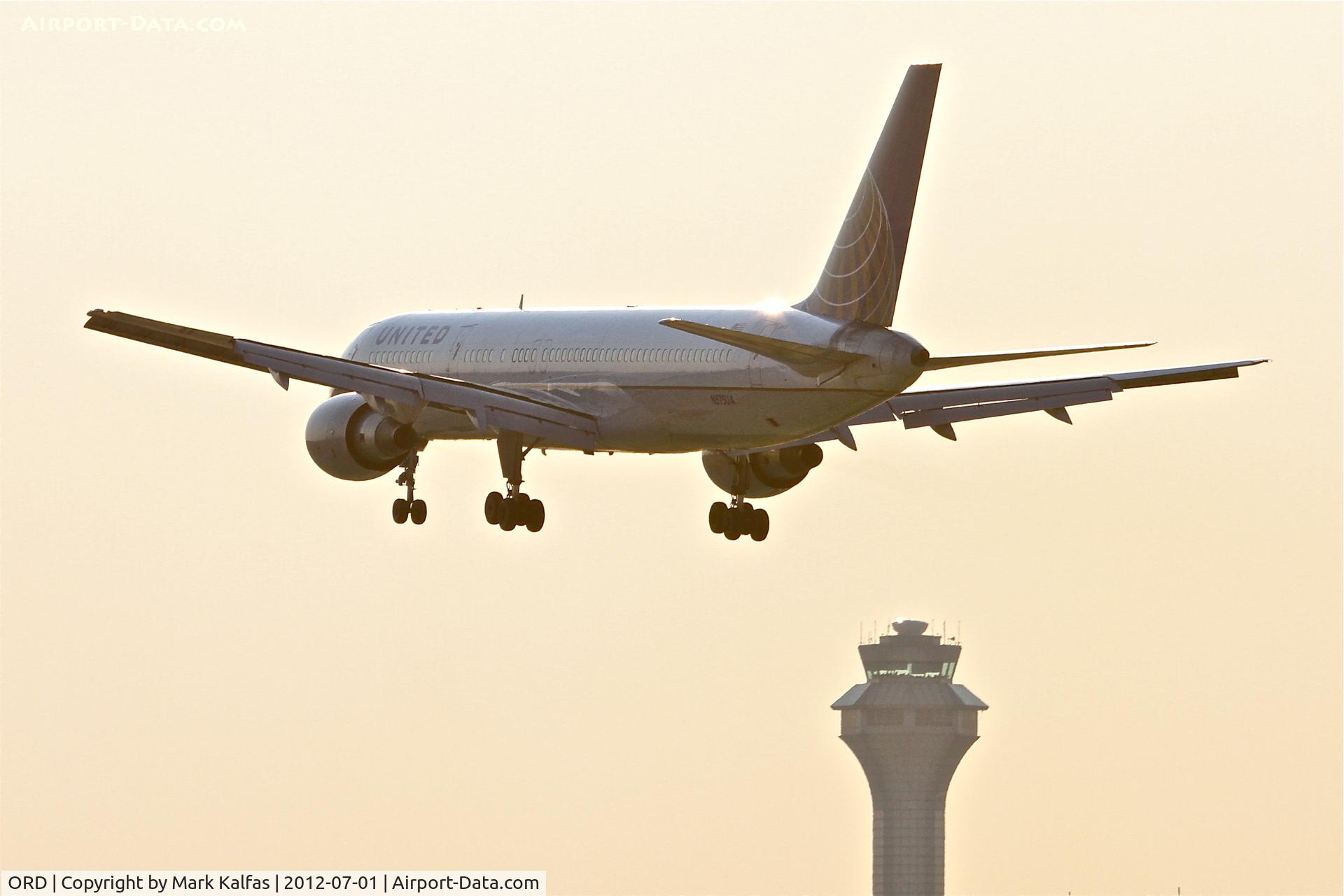 Chicago O'hare International Airport (ORD) - United Airlines Boeing 757-222,  Flight 938 arrives from Denver on a hot and humid Chicago evening...