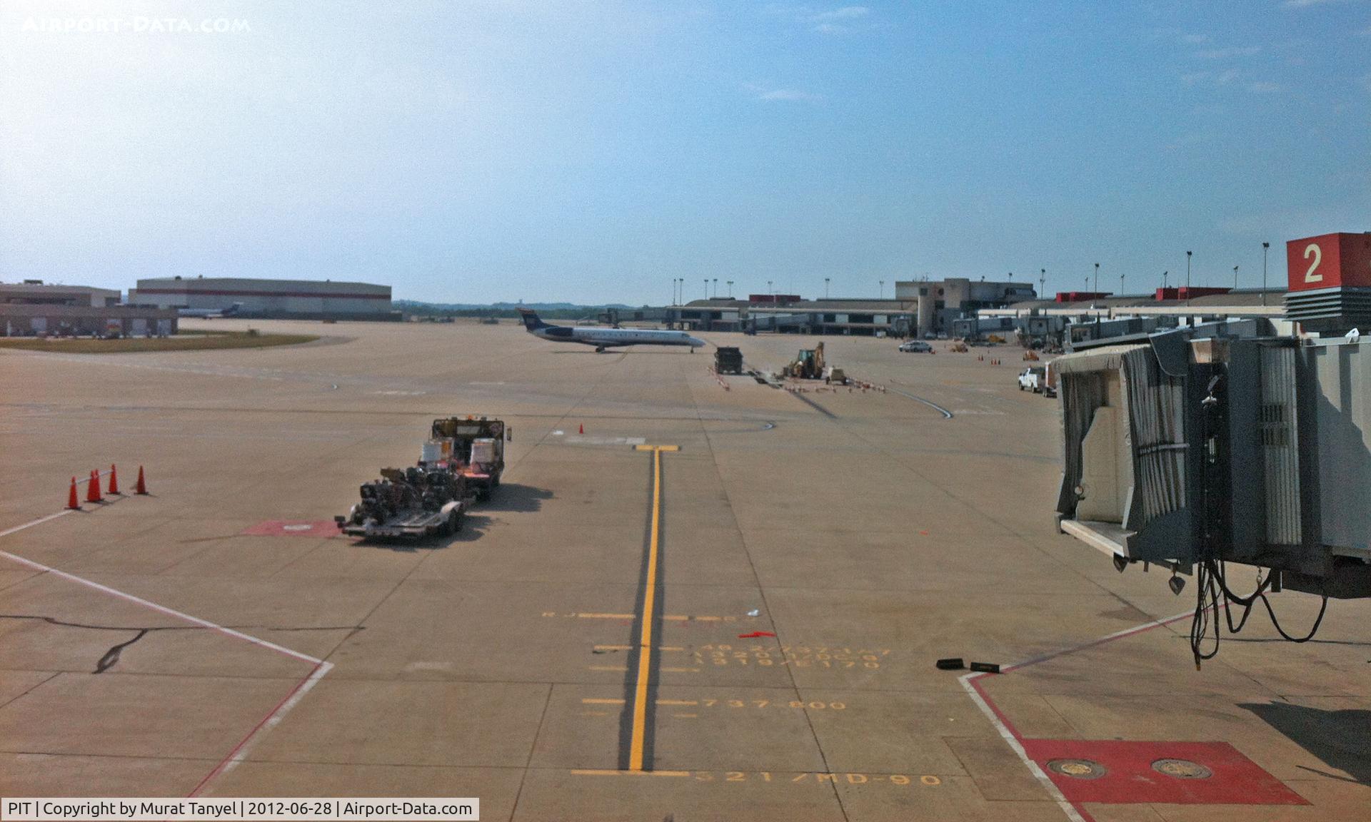 Pittsburgh International Airport (PIT) - View from Concourse B