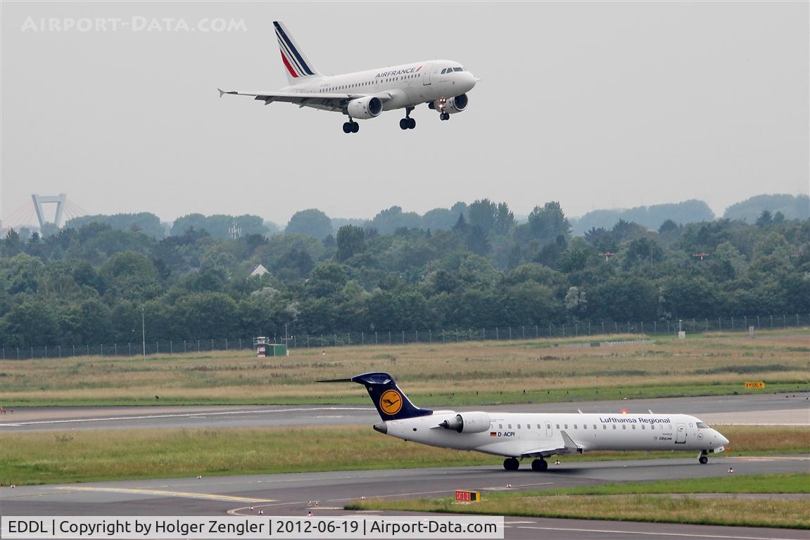 Düsseldorf International Airport, Düsseldorf Germany (EDDL) - Incoming traffic meets outgoing traffic at the holding point...