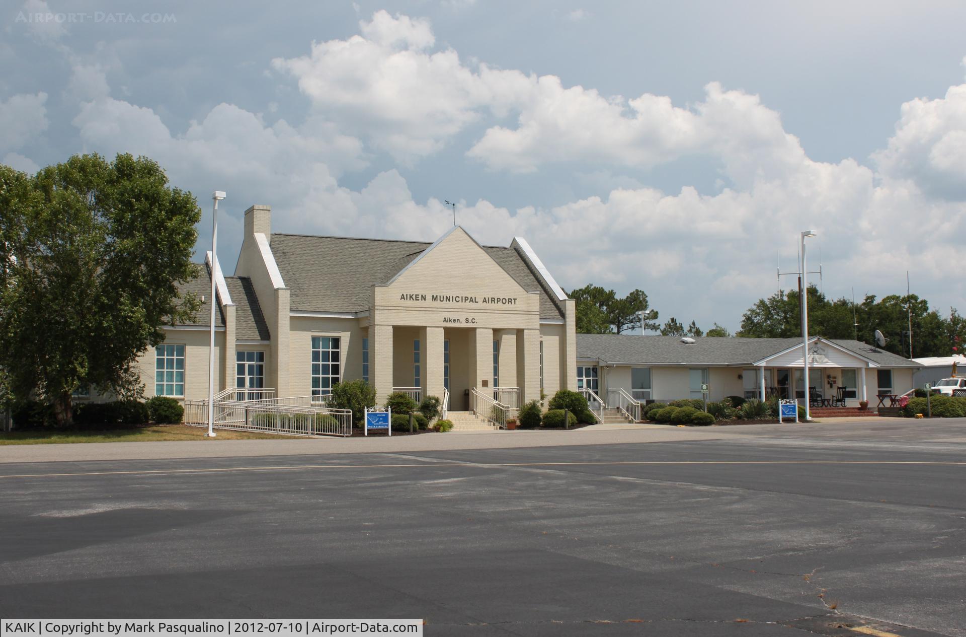 Aiken Municipal Airport (AIK) - Main Terminal