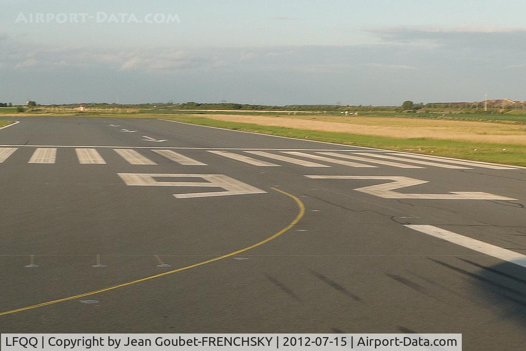 Lille Lesquin Airport, Lille France (LFQQ) - aéroport de Lille-Lesquin runway 26