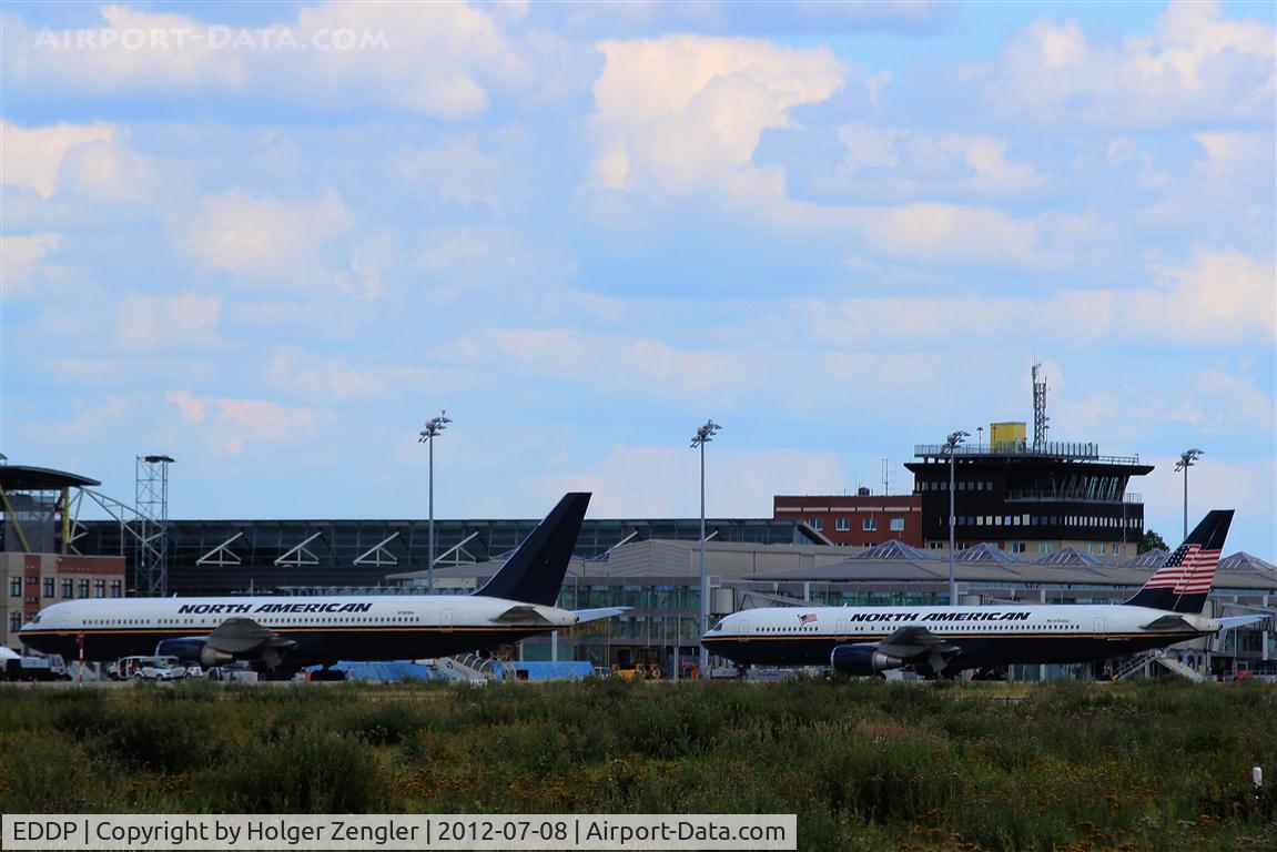 Leipzig/Halle Airport, Leipzig/Halle Germany (EDDP) - In the american corner is fraternal twins day today... 
