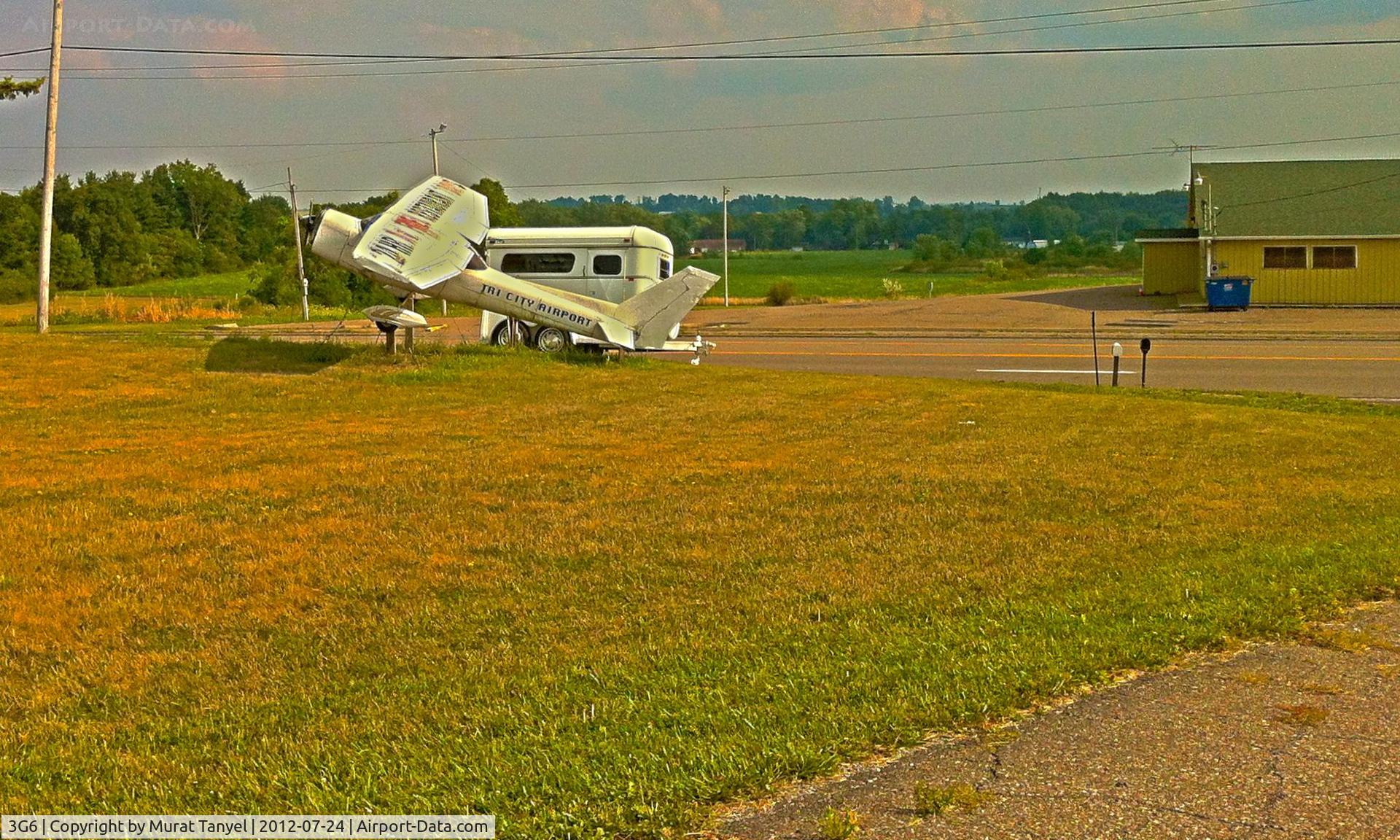 Tri-city Airport (3G6) - Entrance to the airport