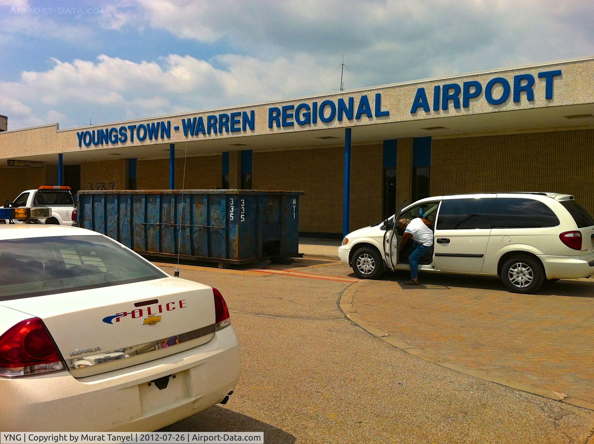 Youngstown-warren Regional Airport (YNG) - Entrance to the terminal building