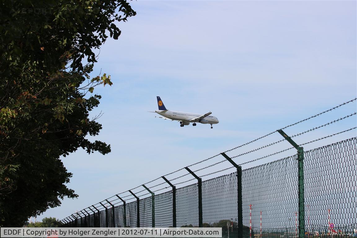 Frankfurt International Airport, Frankfurt am Main Germany (EDDF) - Inbound traffic for rwy 25L at the western fence on the way to spotter point at Autobahn 5. 