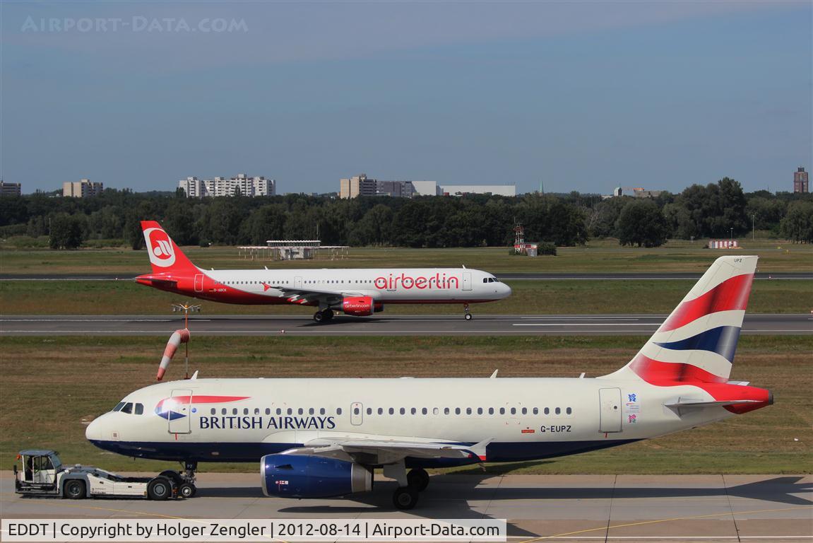 Tegel International Airport (closing in 2011), Berlin Germany (EDDT) - Incoming and outgoing traffic in front of visitor´s terrace...