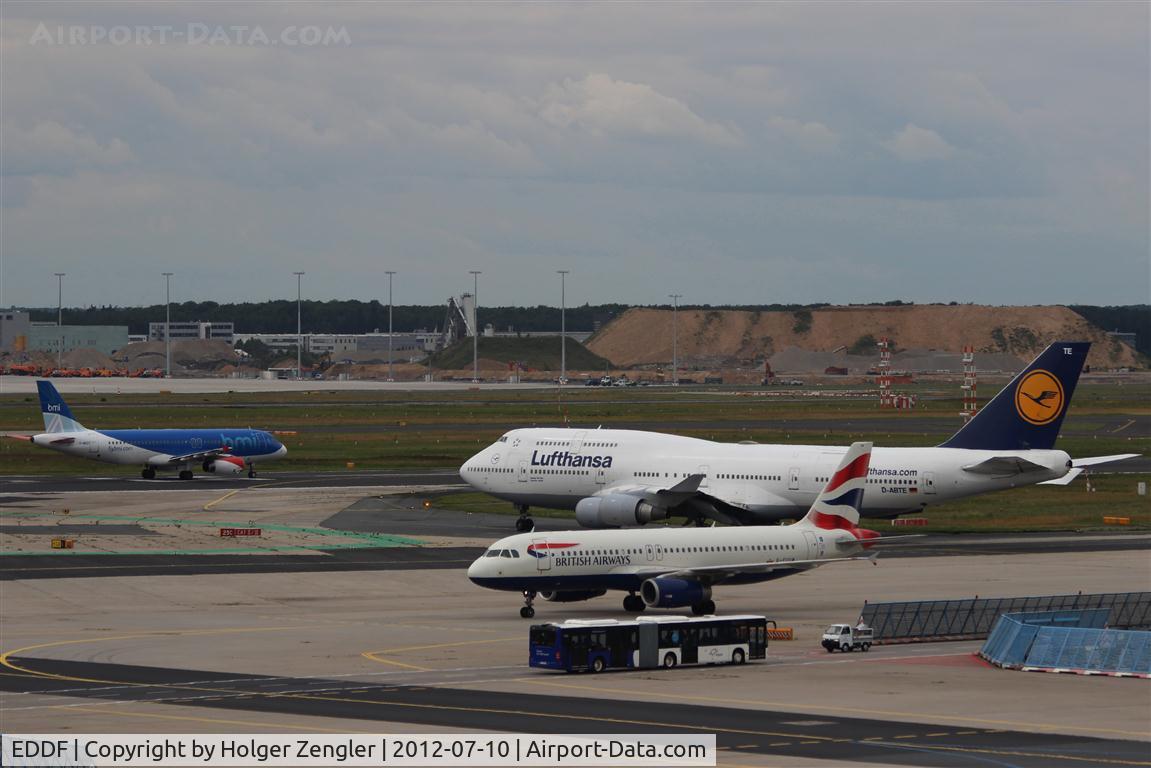 Frankfurt International Airport, Frankfurt am Main Germany (EDDF) - A Anglo-German and also a Lufthansa family picture...