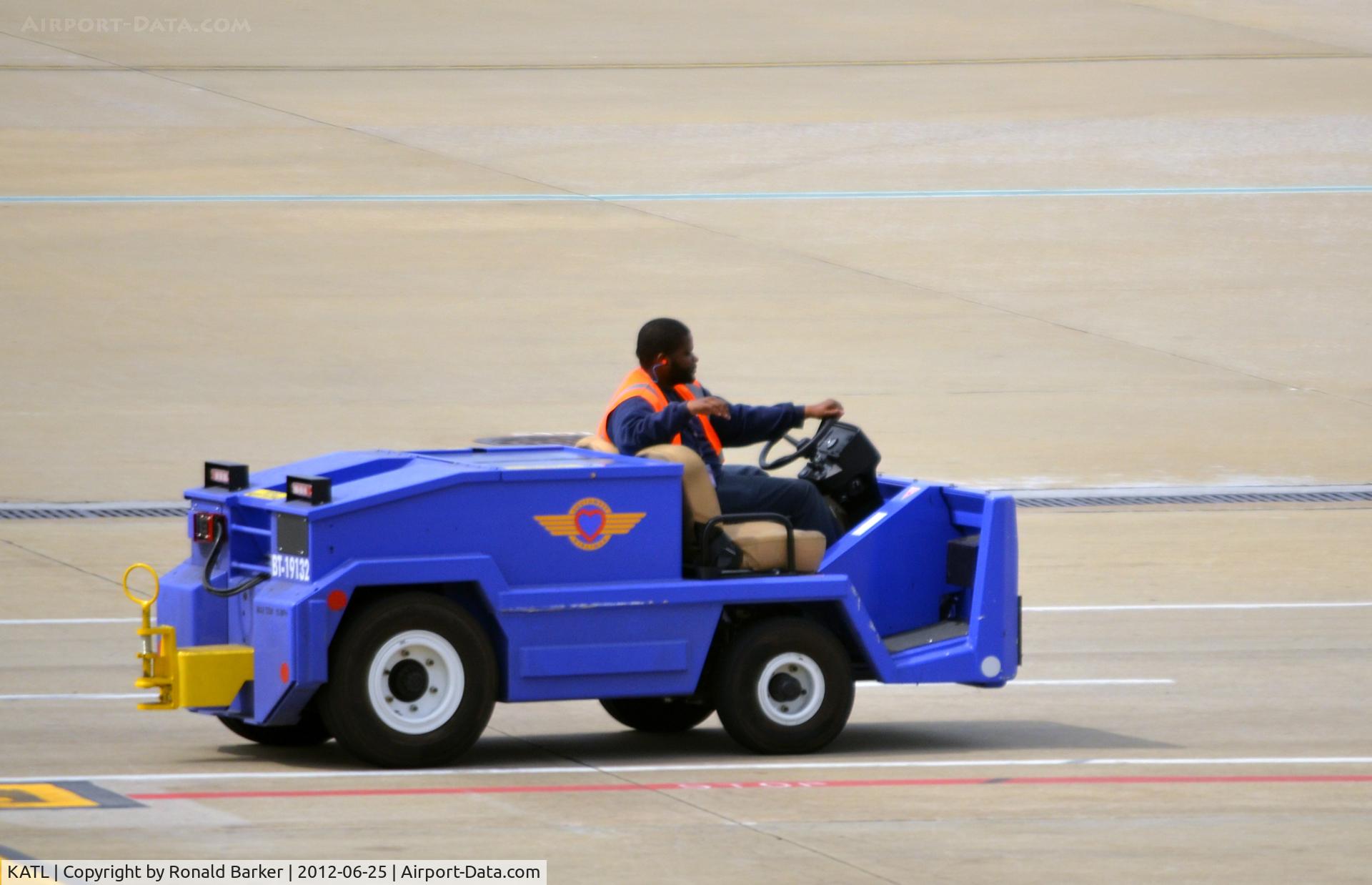 Hartsfield - Jackson Atlanta International Airport (ATL) - Tug-SWA
