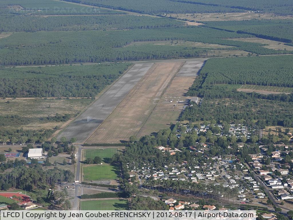 Andernos-les-Bains Airport, Andernos-les-Bains France (LFCD) - verticale terrain