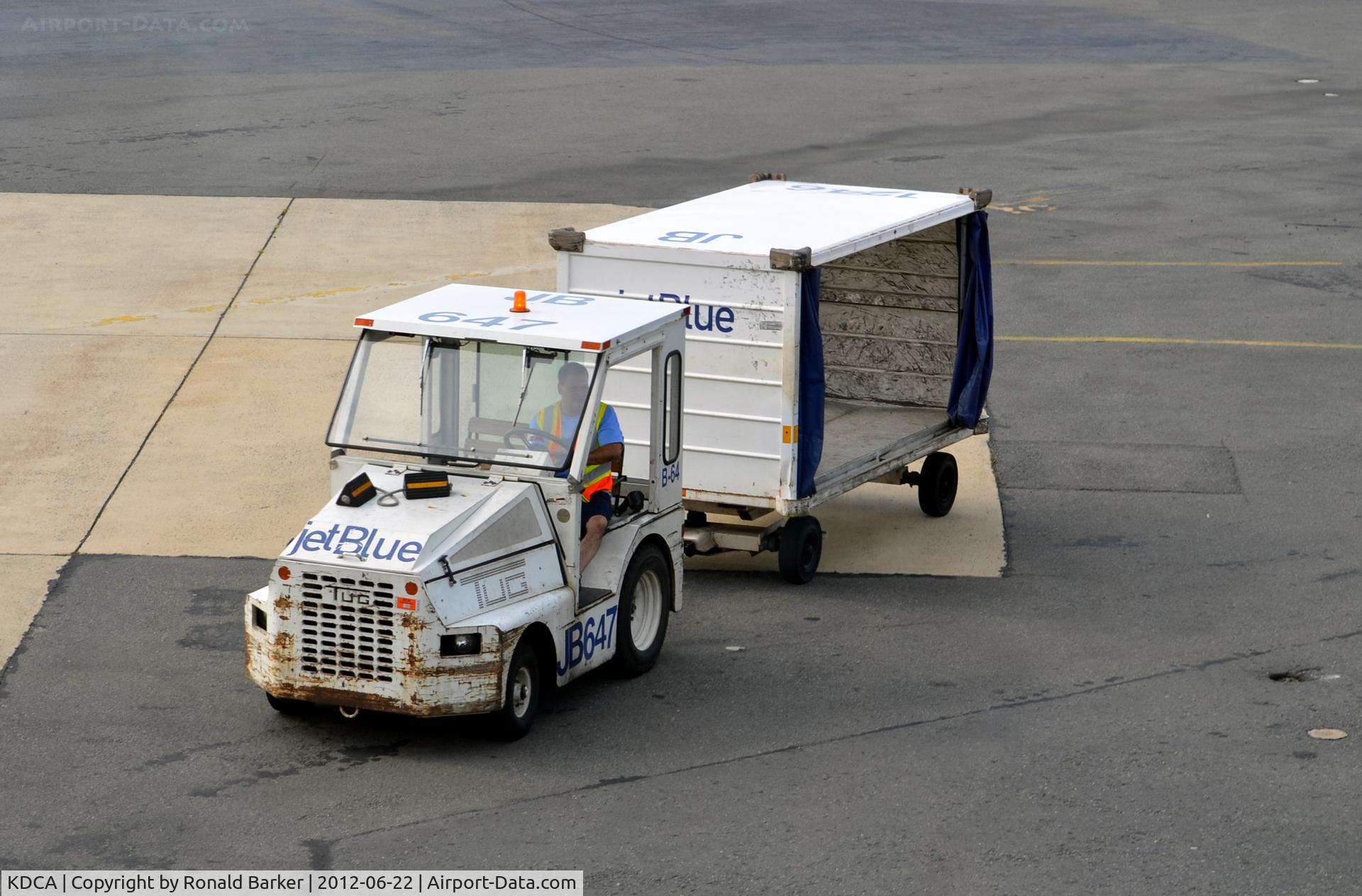 Ronald Reagan Washington National Airport (DCA) - Tug  JB647