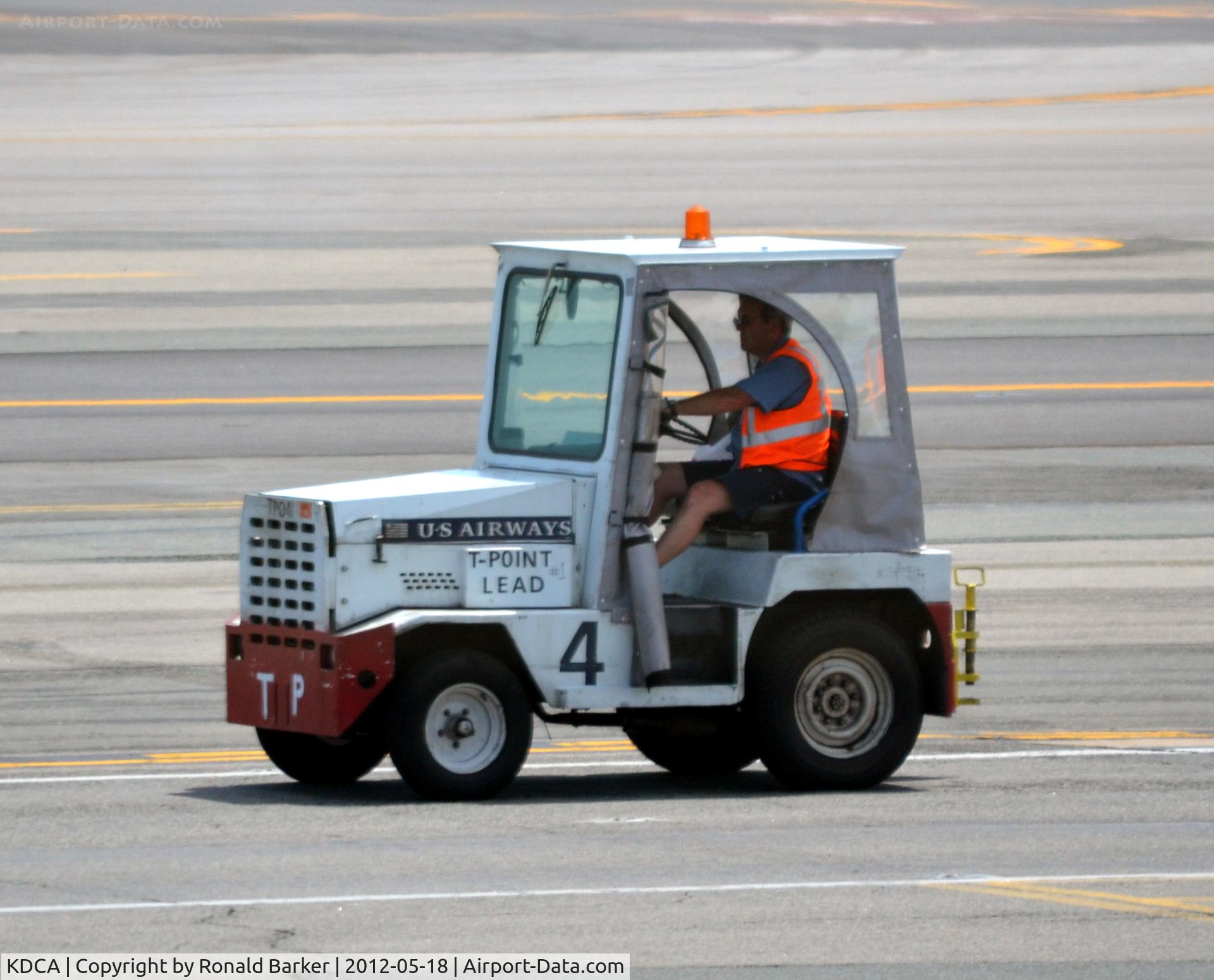 Ronald Reagan Washington National Airport (DCA) - Tug 4