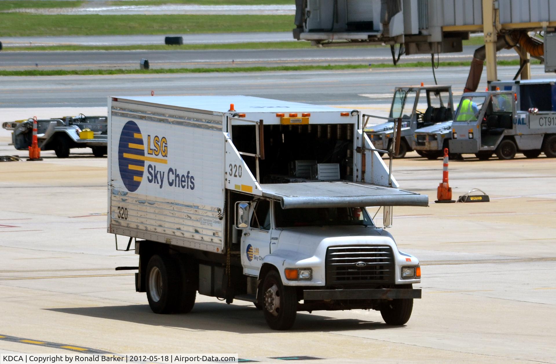 Ronald Reagan Washington National Airport (DCA) - Sky Chef 320
