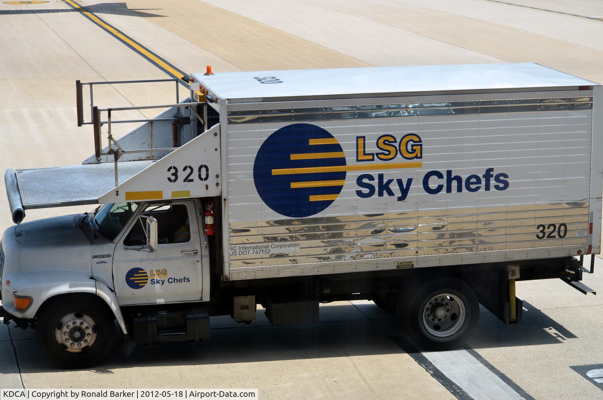 Ronald Reagan Washington National Airport (DCA) - Sky Chef 320