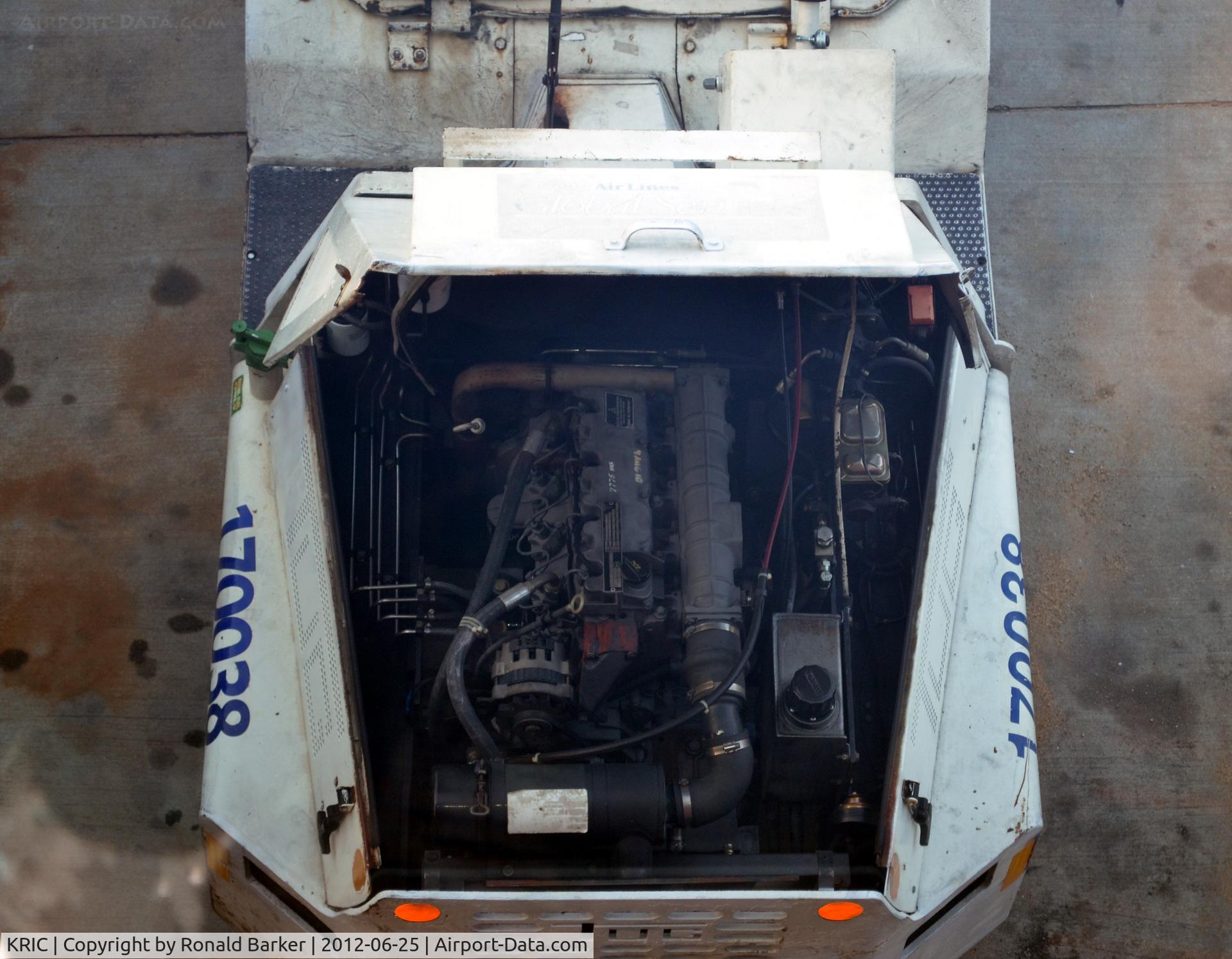 Richmond International Airport (RIC) - Tug - 170038
