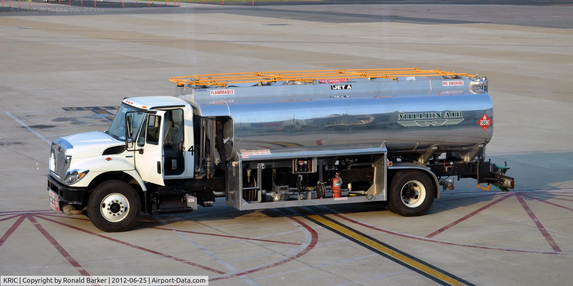 Richmond International Airport (RIC) - Fuel truck 4