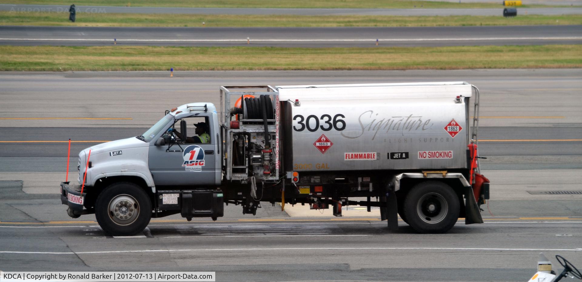 Ronald Reagan Washington National Airport (DCA) - Fuel truck 3036
