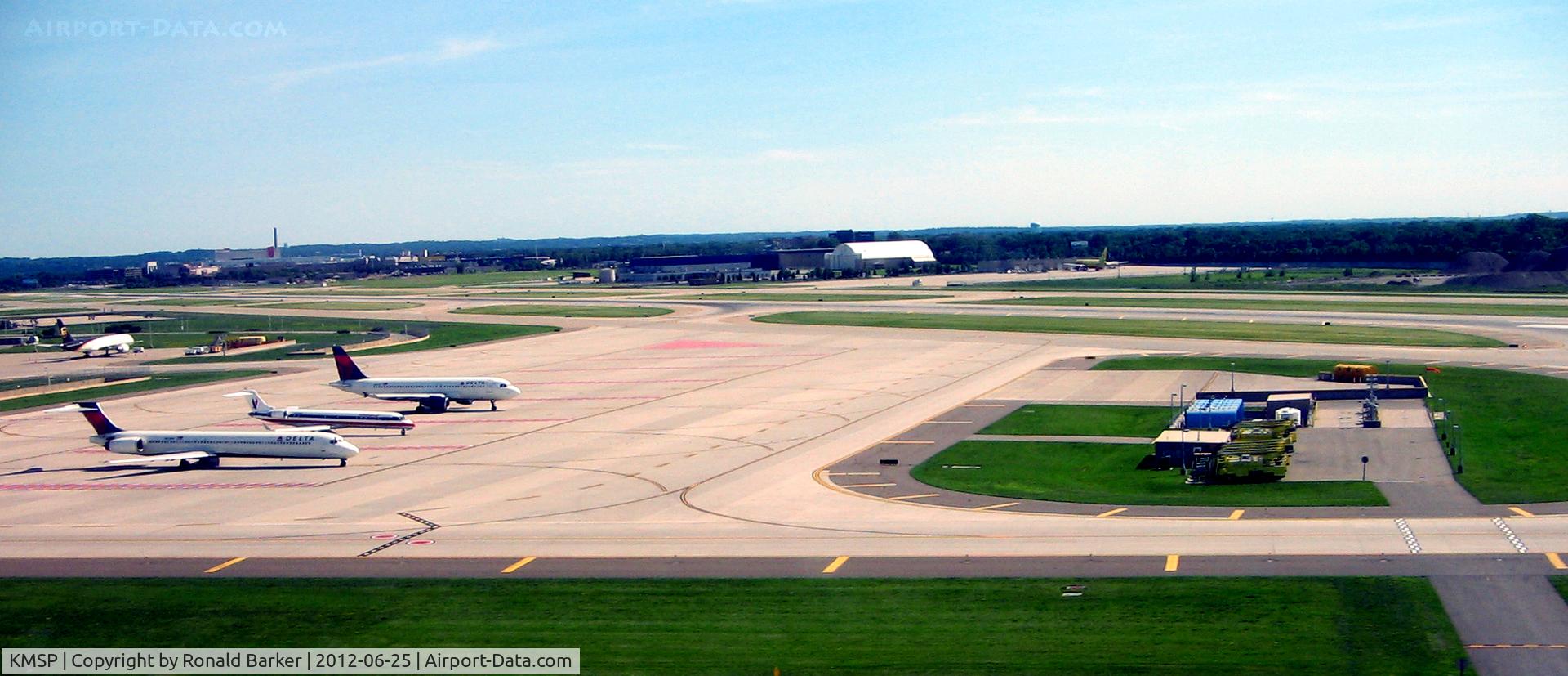 Minneapolis-st Paul Intl/wold-chamberlain Airport (MSP) - MSP parking apron