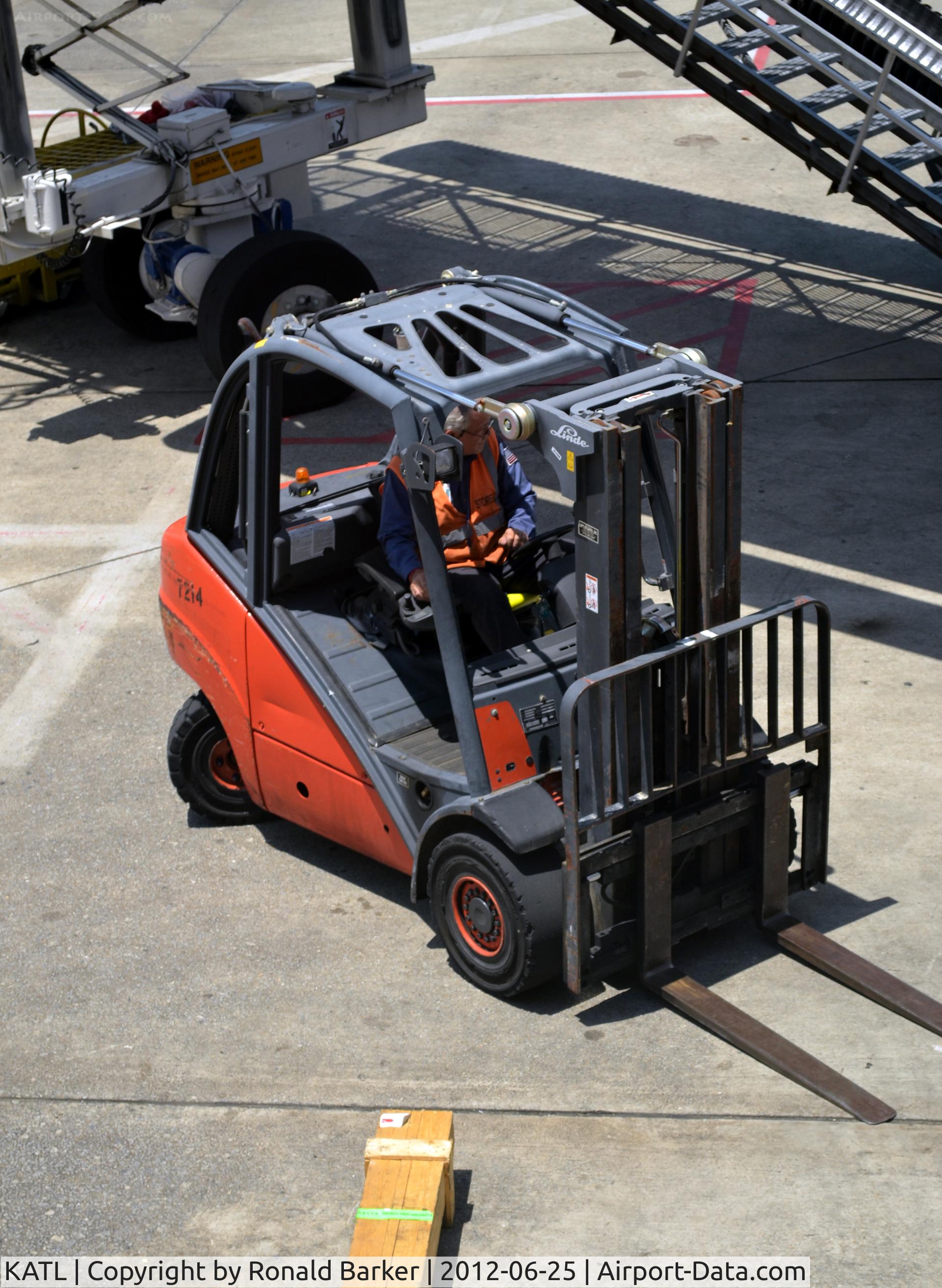 Hartsfield - Jackson Atlanta International Airport (ATL) - Forklift