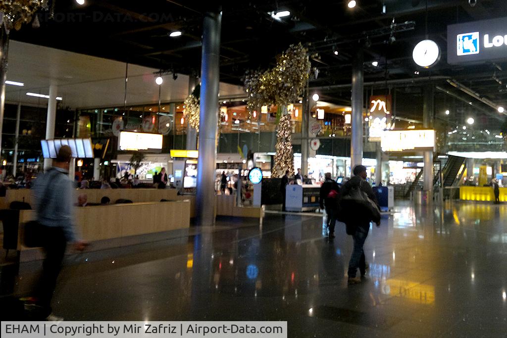Amsterdam Schiphol Airport, Haarlemmermeer, near Amsterdam Netherlands (EHAM) - Departure Lounge 1, Amsterdam Schiphol Airport. Great extensive range of shops of international brands and typical Dutch products. 