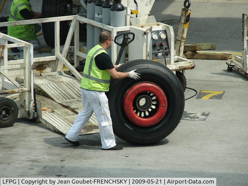 Paris Charles de Gaulle Airport (Roissy Airport), Paris France (LFPG) - wheels AF