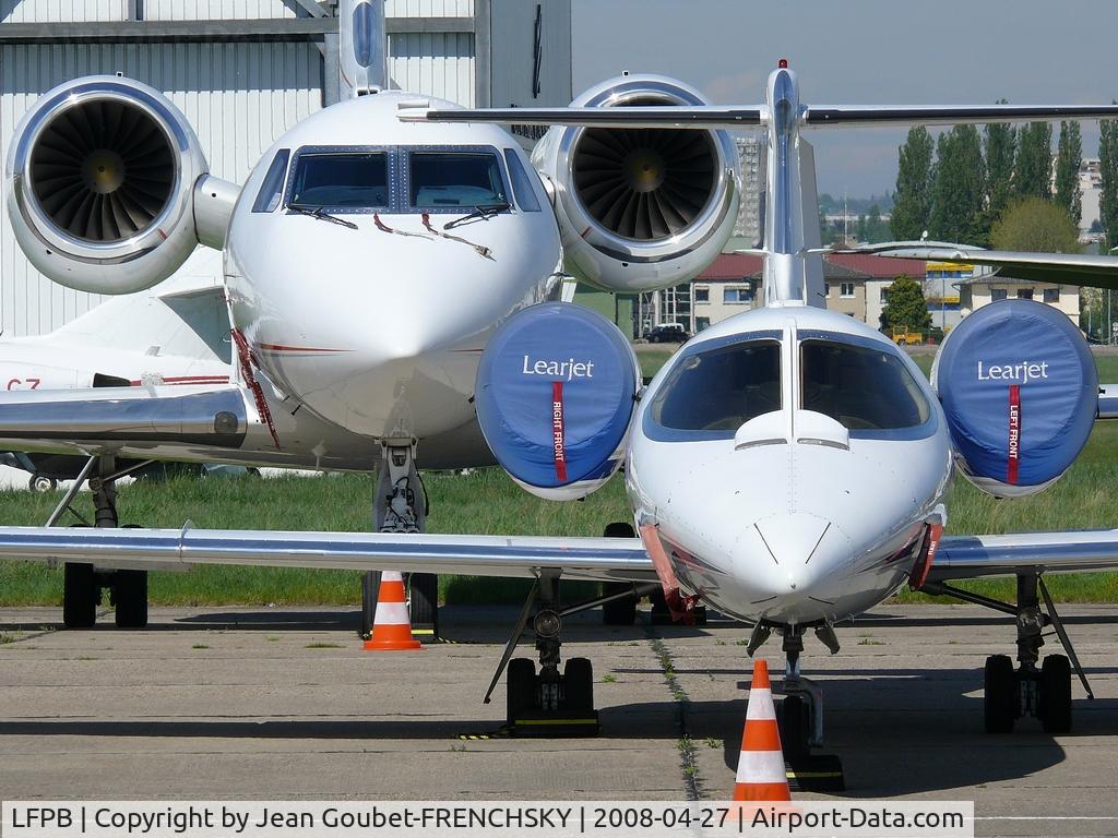 Paris Airport,  France (LFPB) - beautiful VIP nose