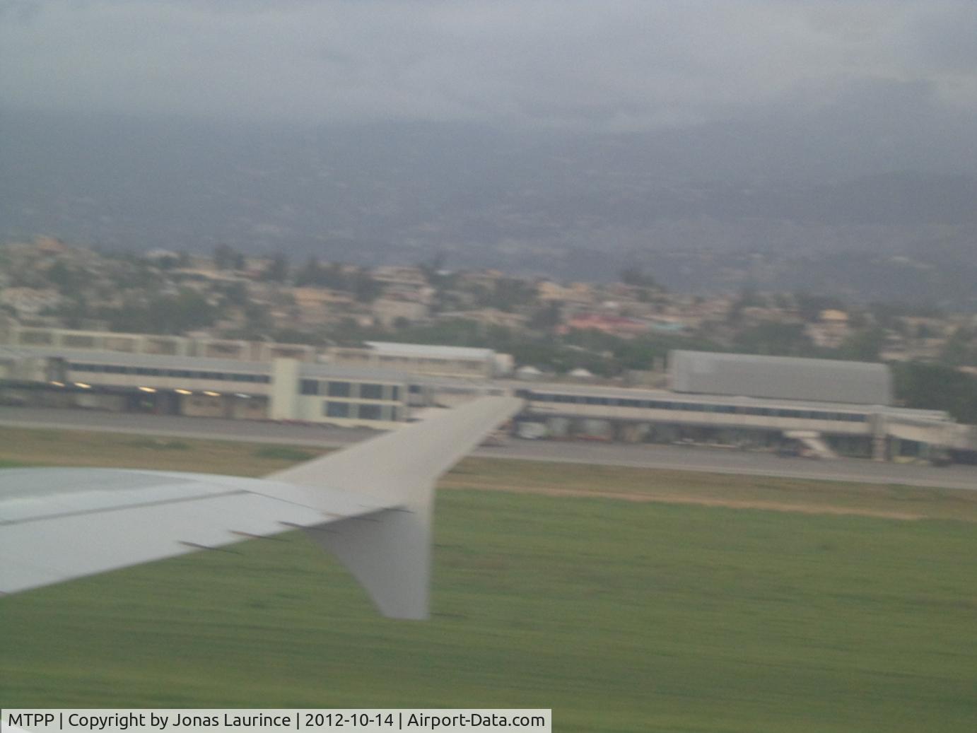 Port-au-Prince International Airport (Toussaint Louverture Int'l), Port-au-Prince Haiti (MTPP) - Landing at the Toussaint Louverture International Airport of Port-au-Prince