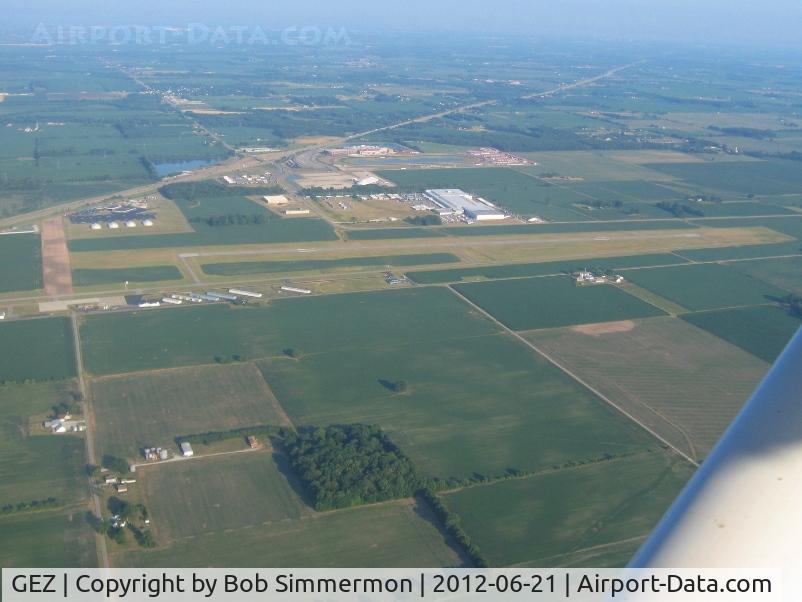 Shelbyville Municipal Airport (GEZ) - Looking west