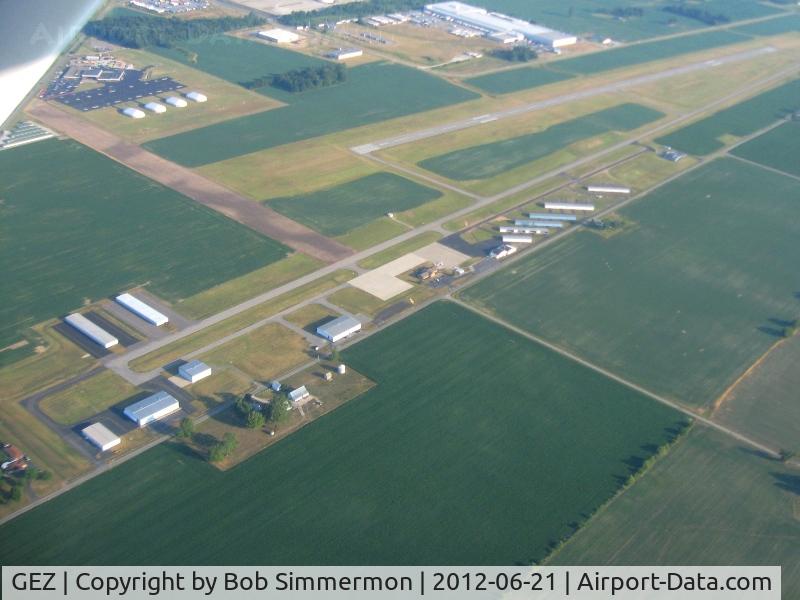 Shelbyville Municipal Airport (GEZ) - Looking NW