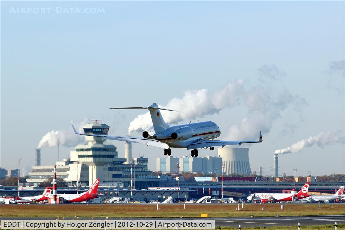 Tegel International Airport (closing in 2011), Berlin Germany (EDDT) - A jet of German Air Force Flugbereitschaft is going down on rwy 26R.....