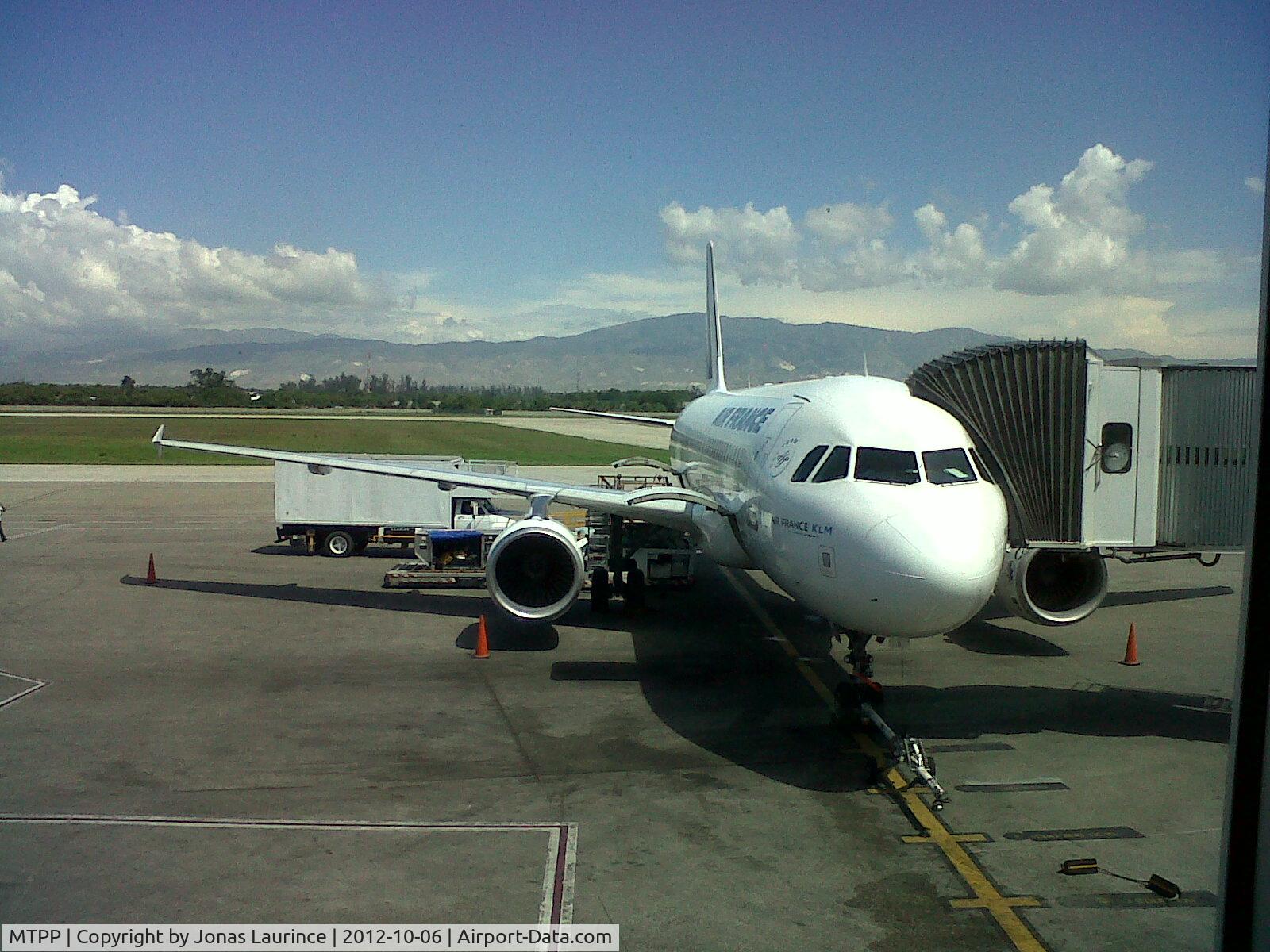 Port-au-Prince International Airport (Toussaint Louverture Int'l), Port-au-Prince Haiti (MTPP) - Boarding at Air France Aircraft at the Toussaint Louverture International Airport of Port-au-Prince