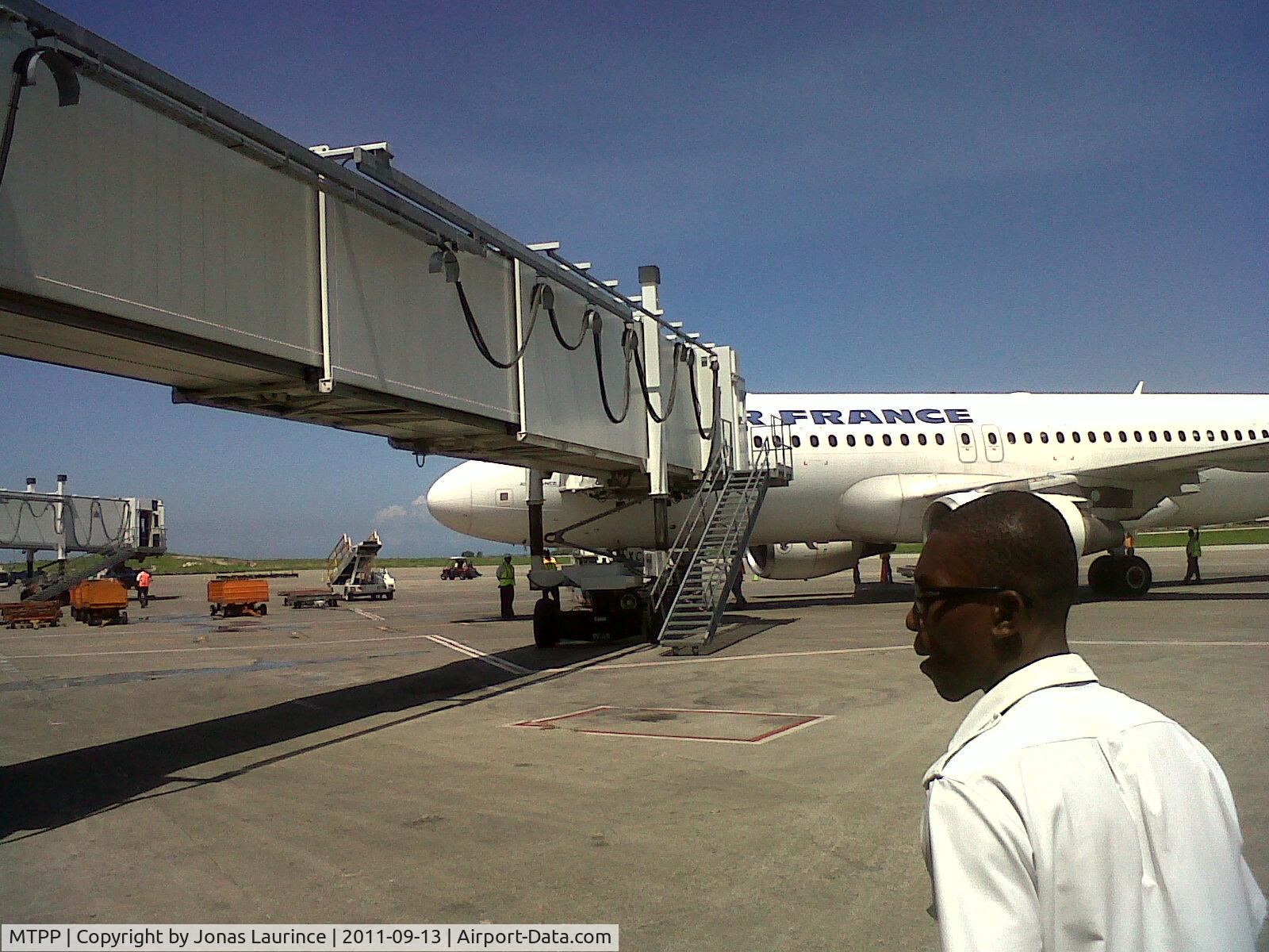 Port-au-Prince International Airport (Toussaint Louverture Int'l), Port-au-Prince Haiti (MTPP) - Boarding at Air France at the Toussaint Louverture International Airport of Port-au-Prince