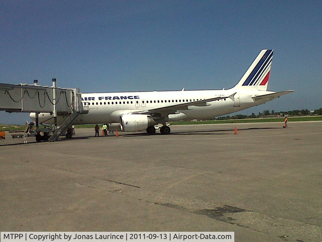 Port-au-Prince International Airport (Toussaint Louverture Int'l), Port-au-Prince Haiti (MTPP) - Boarding at Air France at the Toussaint Louverture International Airport of Port-au-Prince