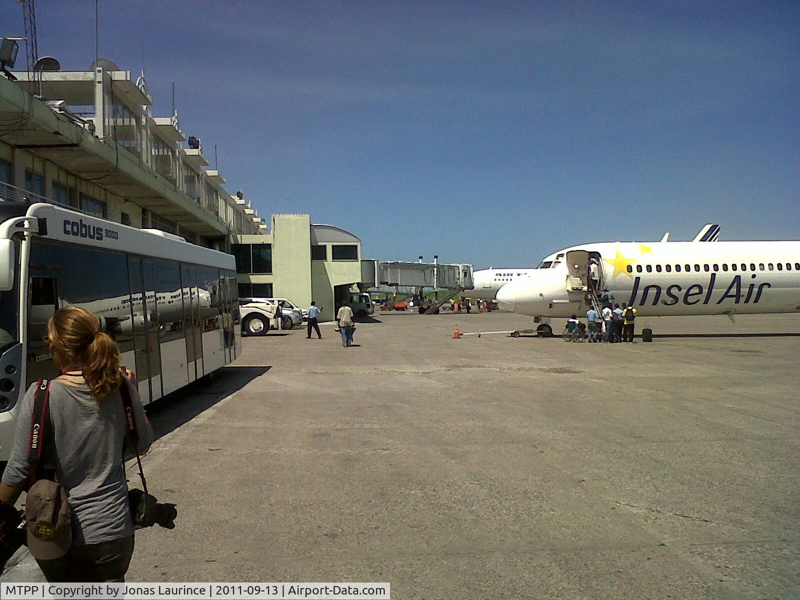 Port-au-Prince International Airport (Toussaint Louverture Int'l), Port-au-Prince Haiti (MTPP) - Boarding at Insel Air aircraft at the Toussaint Louverture International Airport of Port-au-Prince (Direction Miami international Airport MIA)