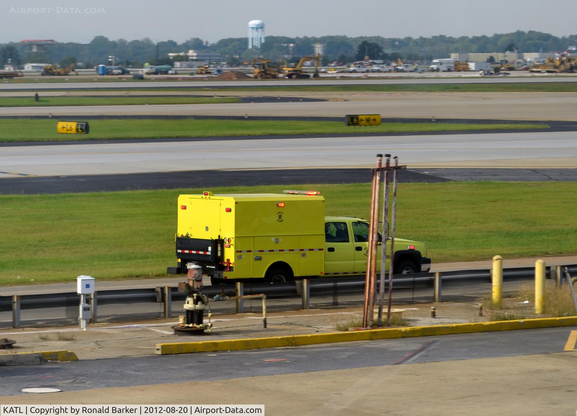 Hartsfield - Jackson Atlanta International Airport (ATL) - Yellow truck