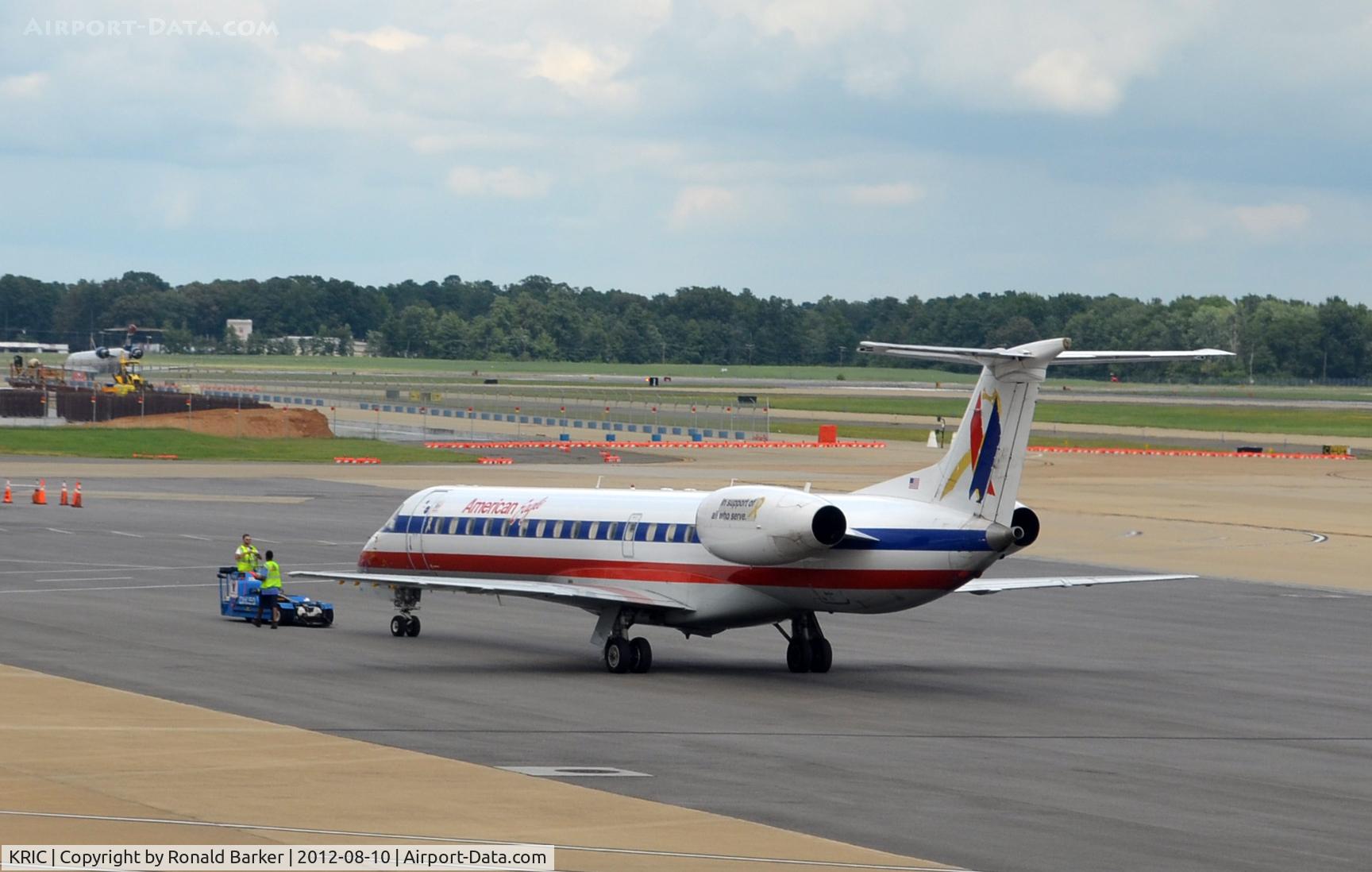 Richmond International Airport (RIC) - American Eagle taxi RIC