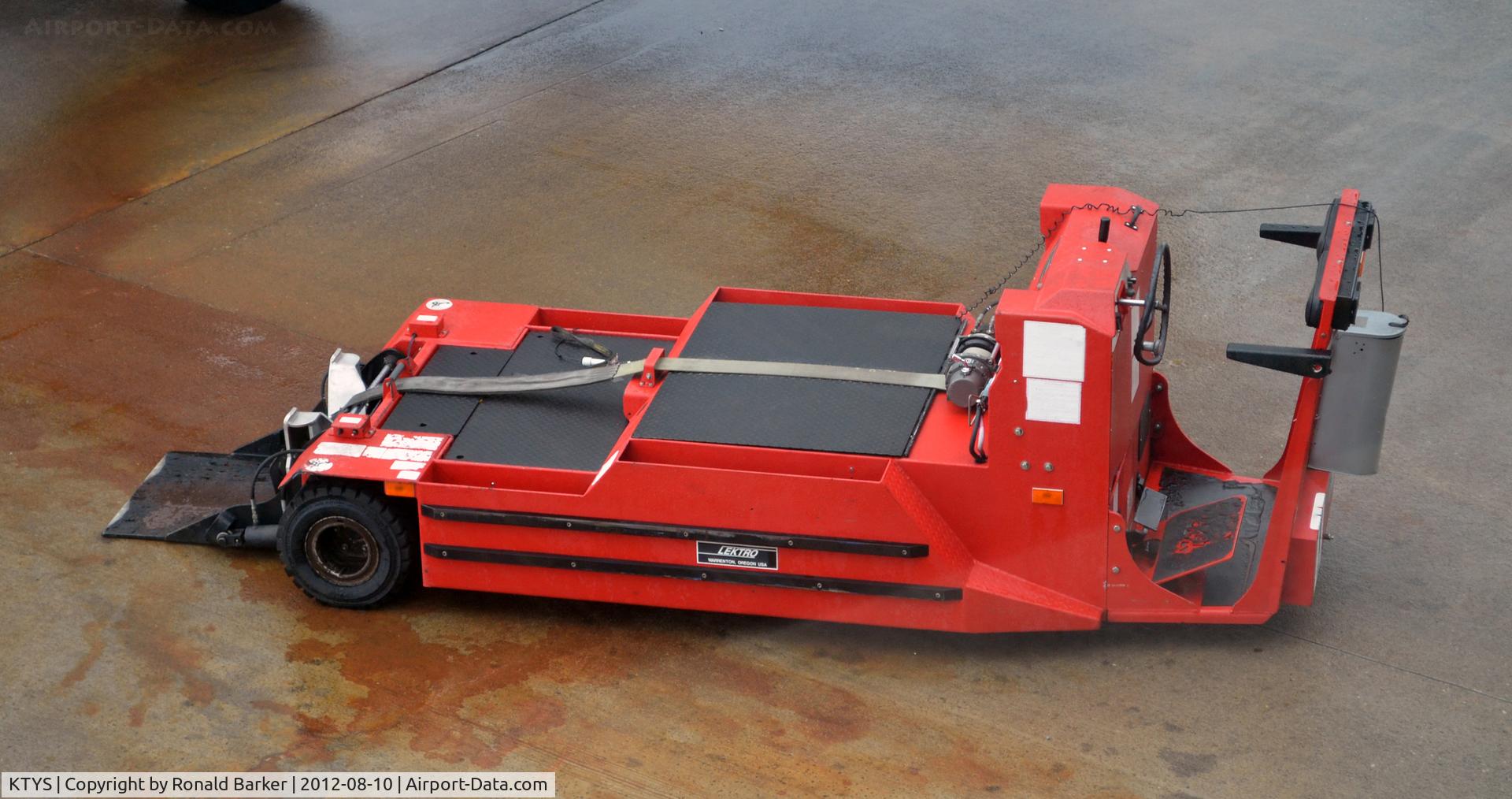 Mc Ghee Tyson Airport (TYS) - Baggage service cart