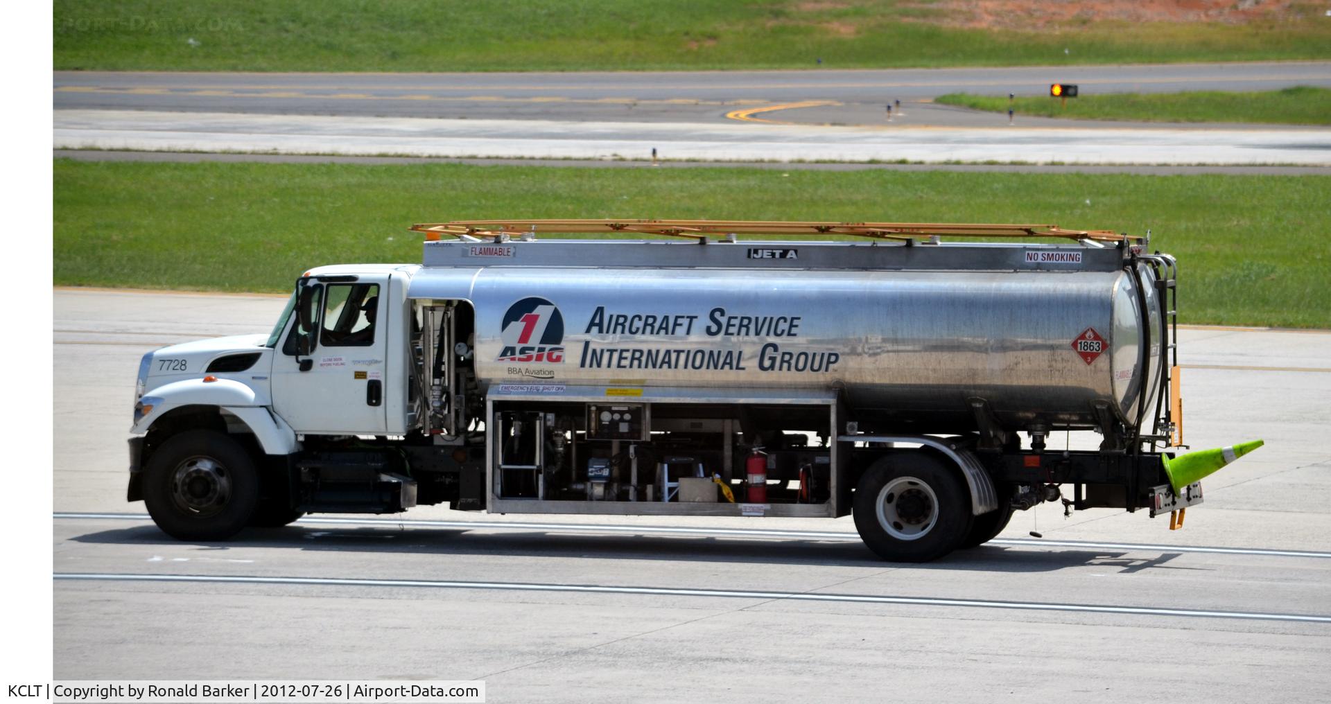 Charlotte/douglas International Airport (CLT) - Fuel Truck